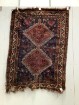 A Shiraz rug, 142 x 105cm