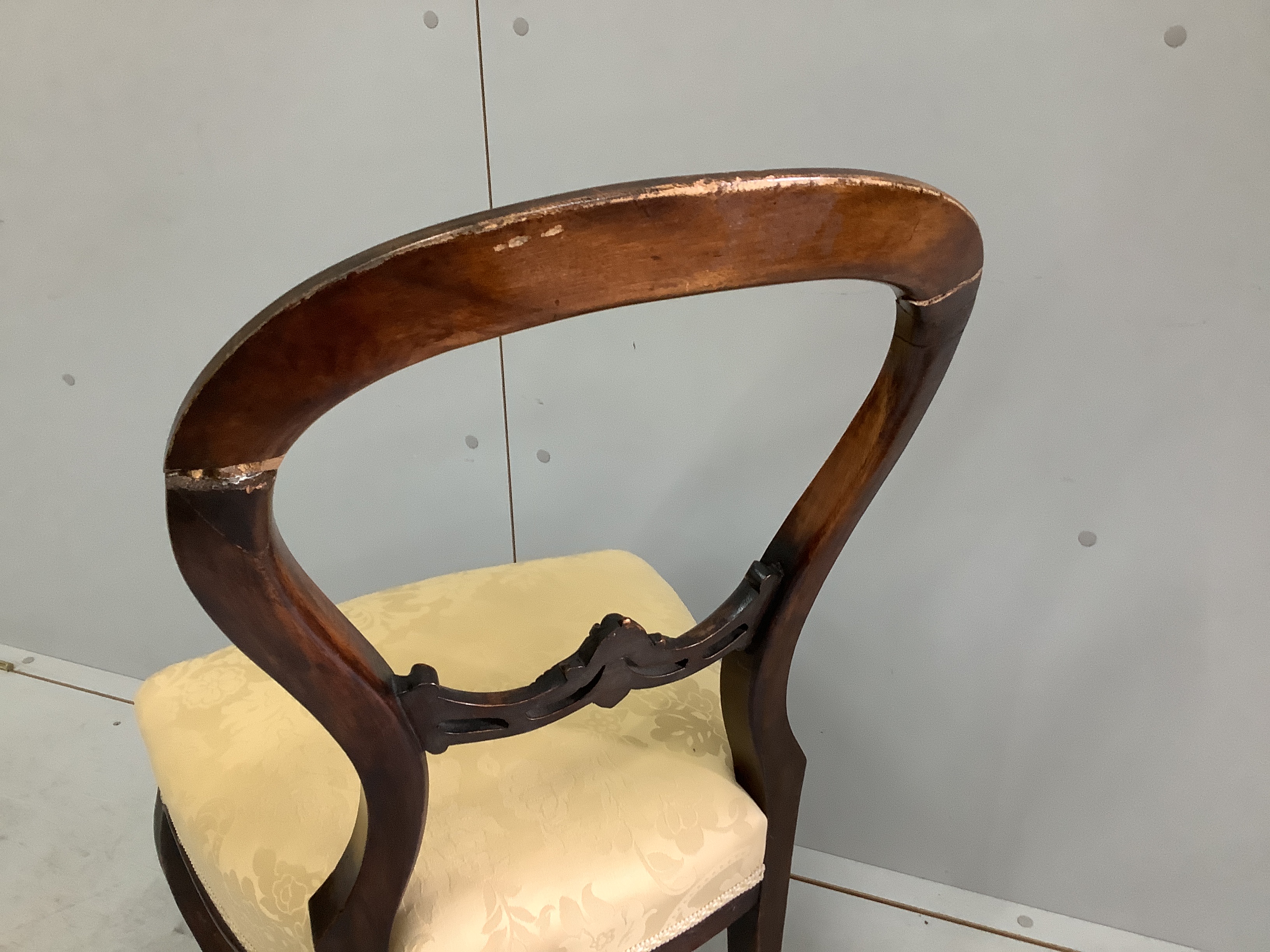 A set of six Victorian walnut balloon back dining chairs - Image 2 of 3