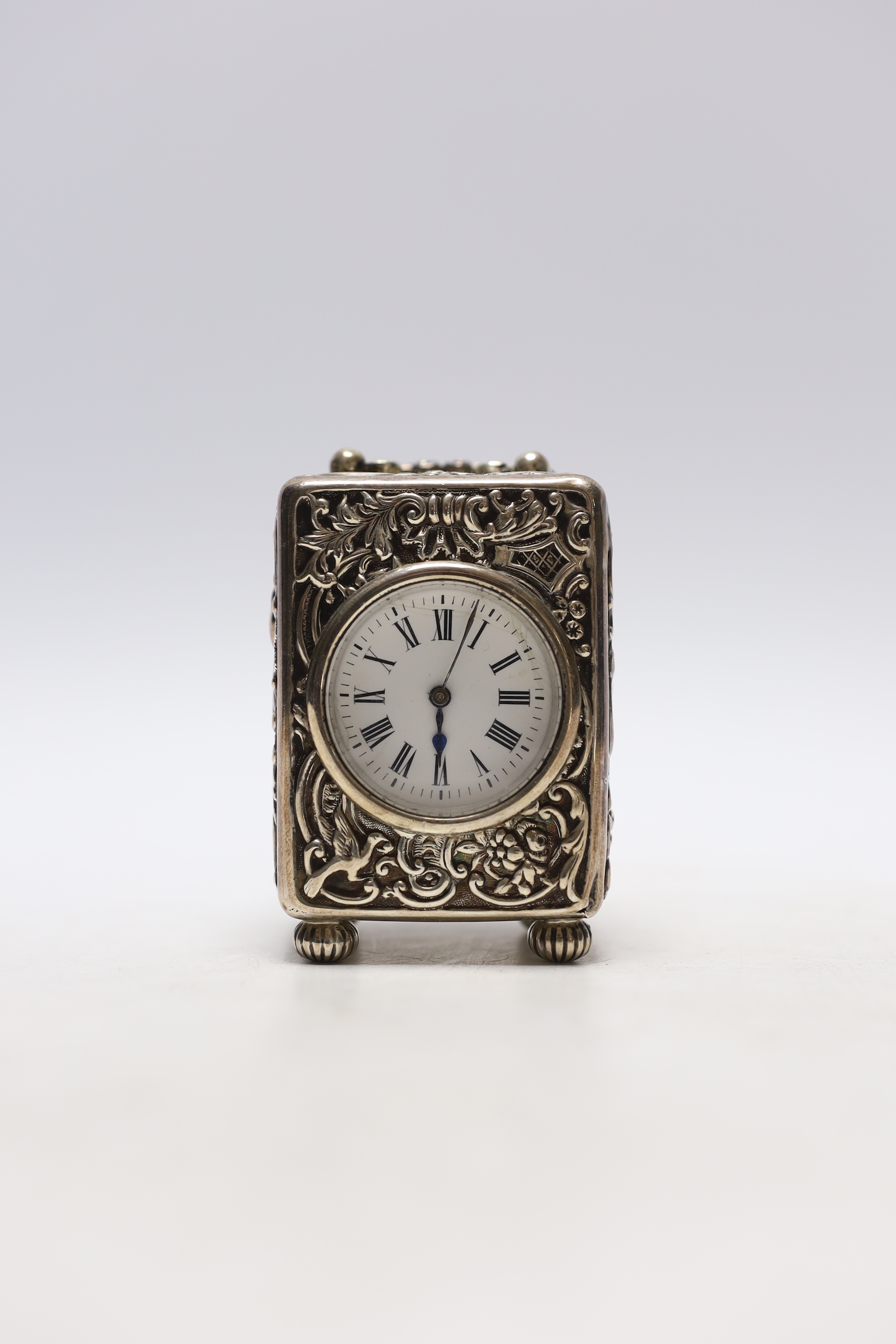 A late Victorian repousse silver cased carriage timepiece, by William Comyns, London, 1899, with - Image 2 of 5
