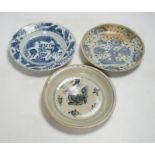 Three Chinese late Ming blue and white dishes, largest 21cm