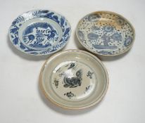 Three Chinese late Ming blue and white dishes, largest 21cm