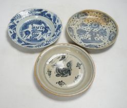 Three Chinese late Ming blue and white dishes, largest 21cm
