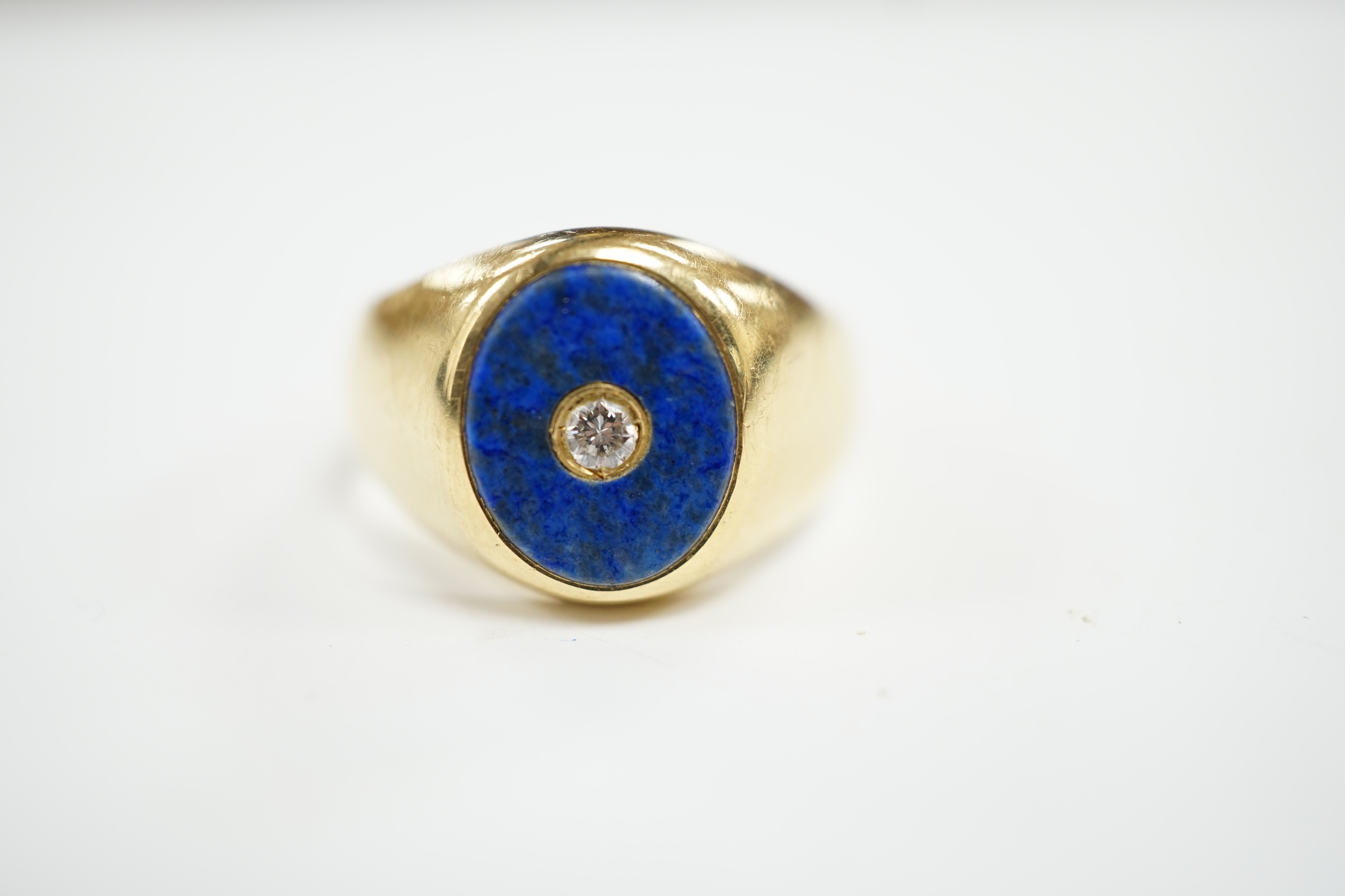 A mid to late 20th century Italian 750 yellow metal and oval lapis lazuli set signet ring, with - Image 2 of 5