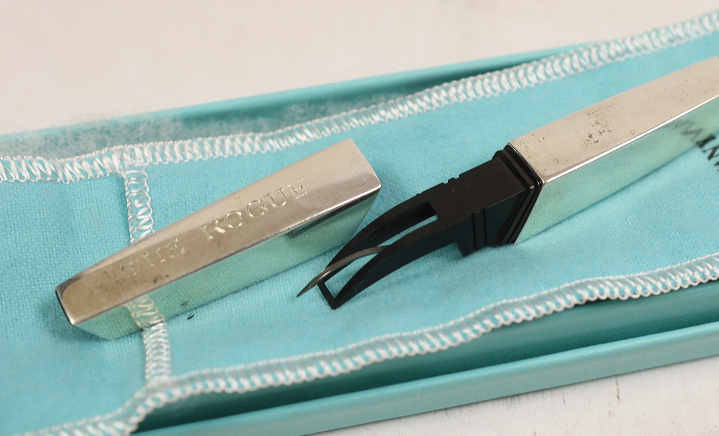 A modern Mexican 925 Tiffany & Co paper cutter, engraved 'The Rogue', 10.5cm, with Tiffany & Co - Image 3 of 3