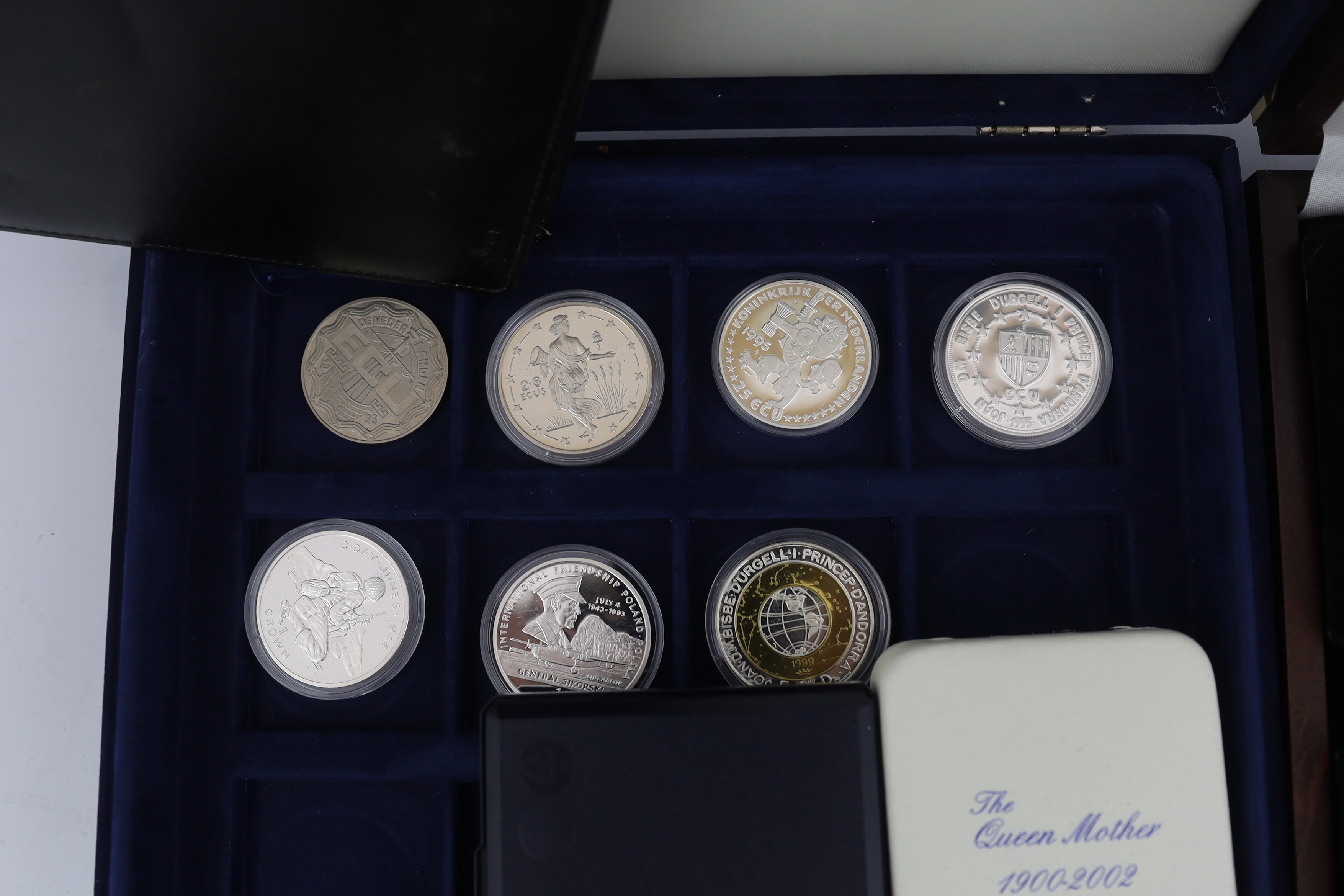 QEII proof silver coins, and ECU coins, many commemorating the Queen mother including Georgia and - Image 2 of 4