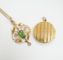 An Edwardian Art Nouveau 9ct, green tourmaline? and seed pearl set pendant, 37mm, on a gilt metal