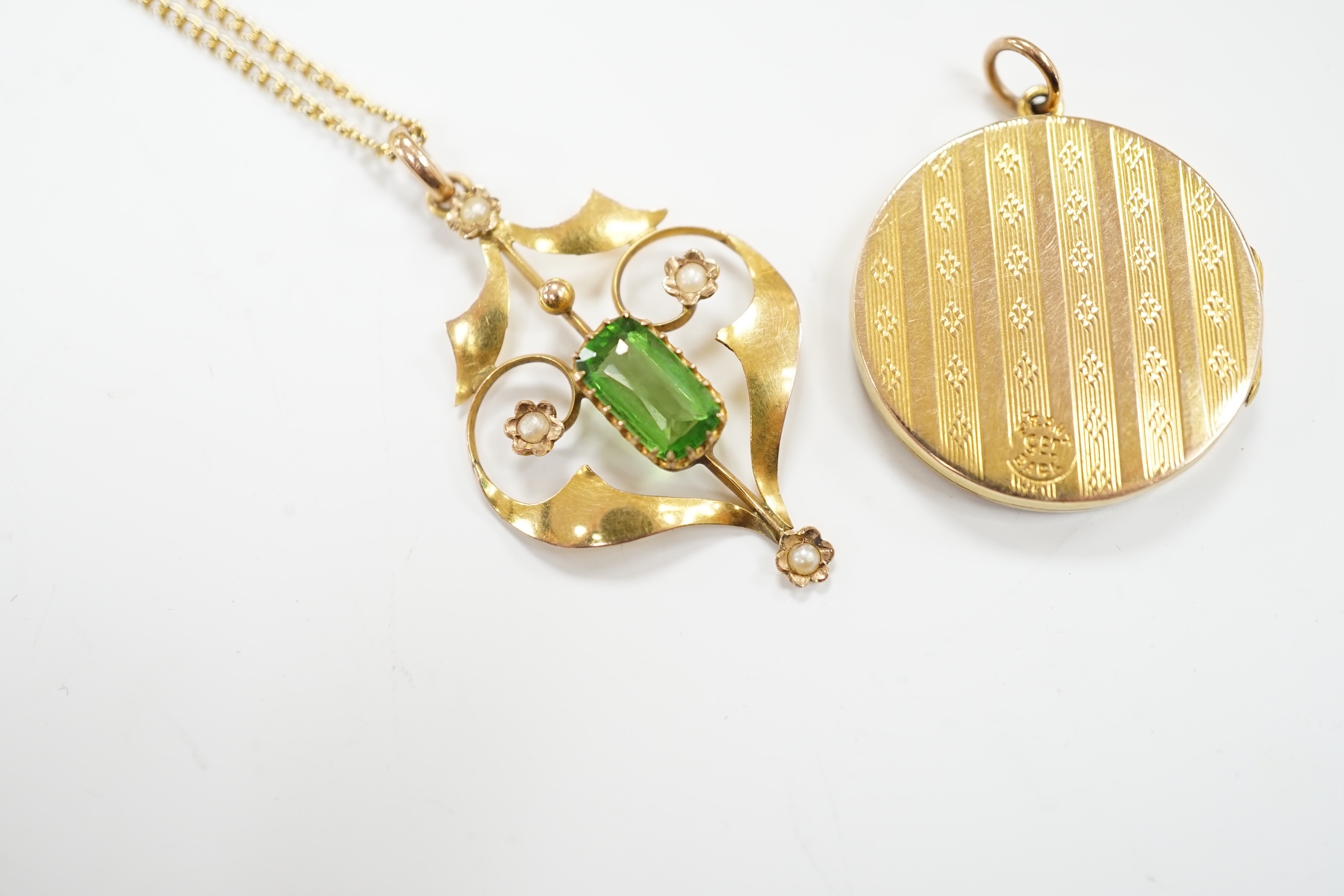 An Edwardian Art Nouveau 9ct, green tourmaline? and seed pearl set pendant, 37mm, on a gilt metal - Image 2 of 3