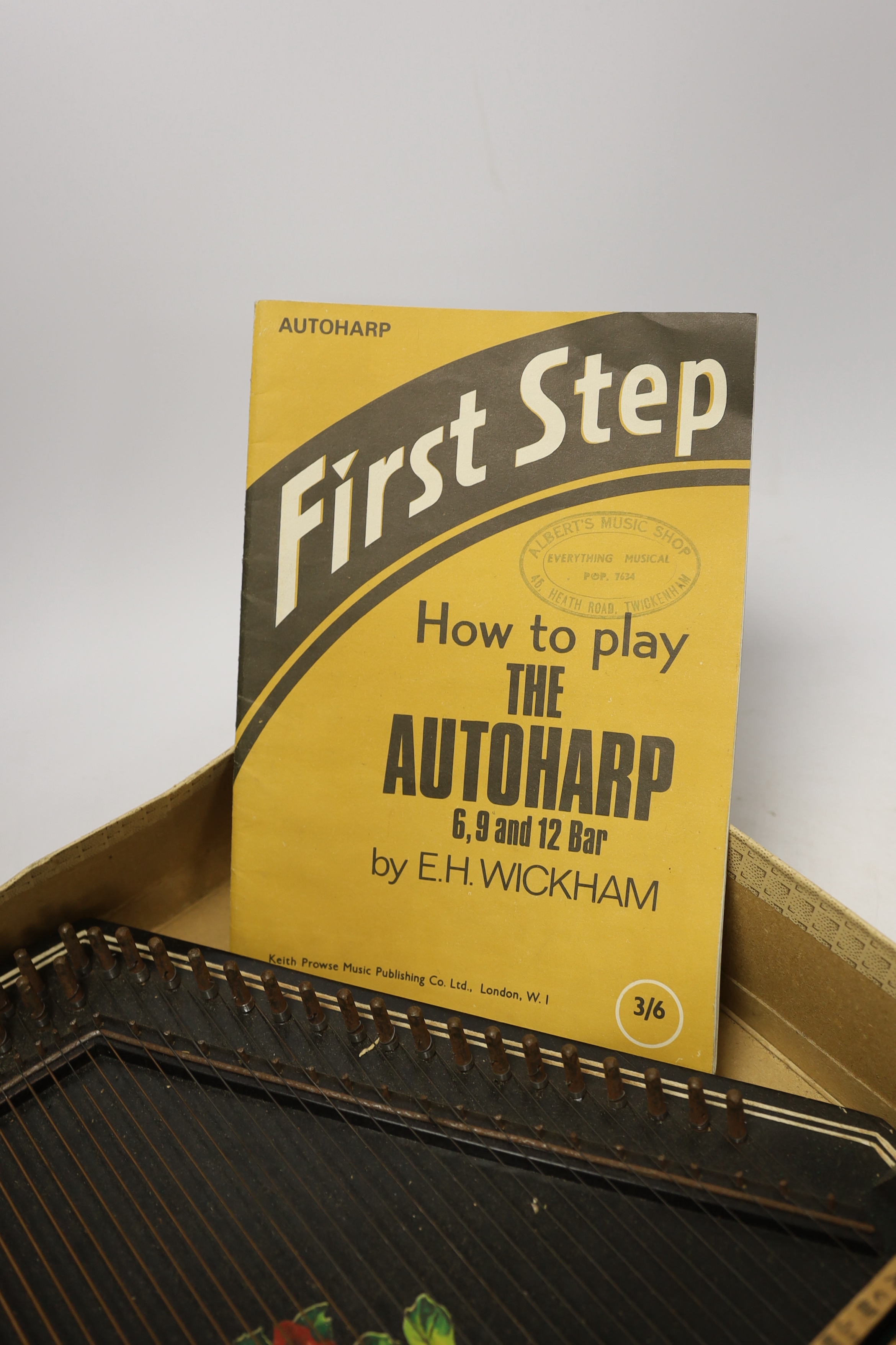 An autoharp in original box with booklet - Image 5 of 5