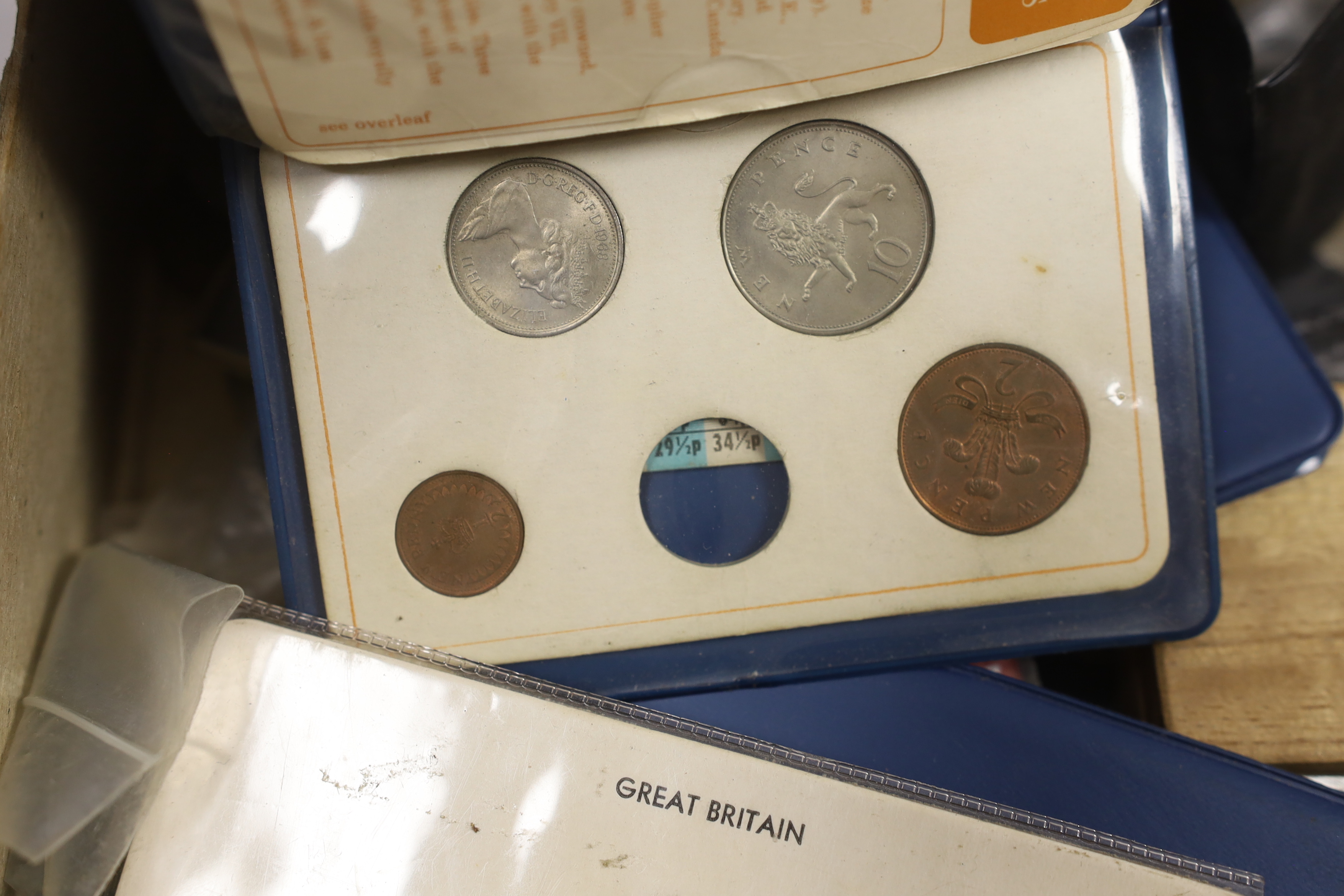 British coins, mostly QEII BUNC Decimal coin sets and commemorative crowns, Festival of Britain - Image 5 of 5