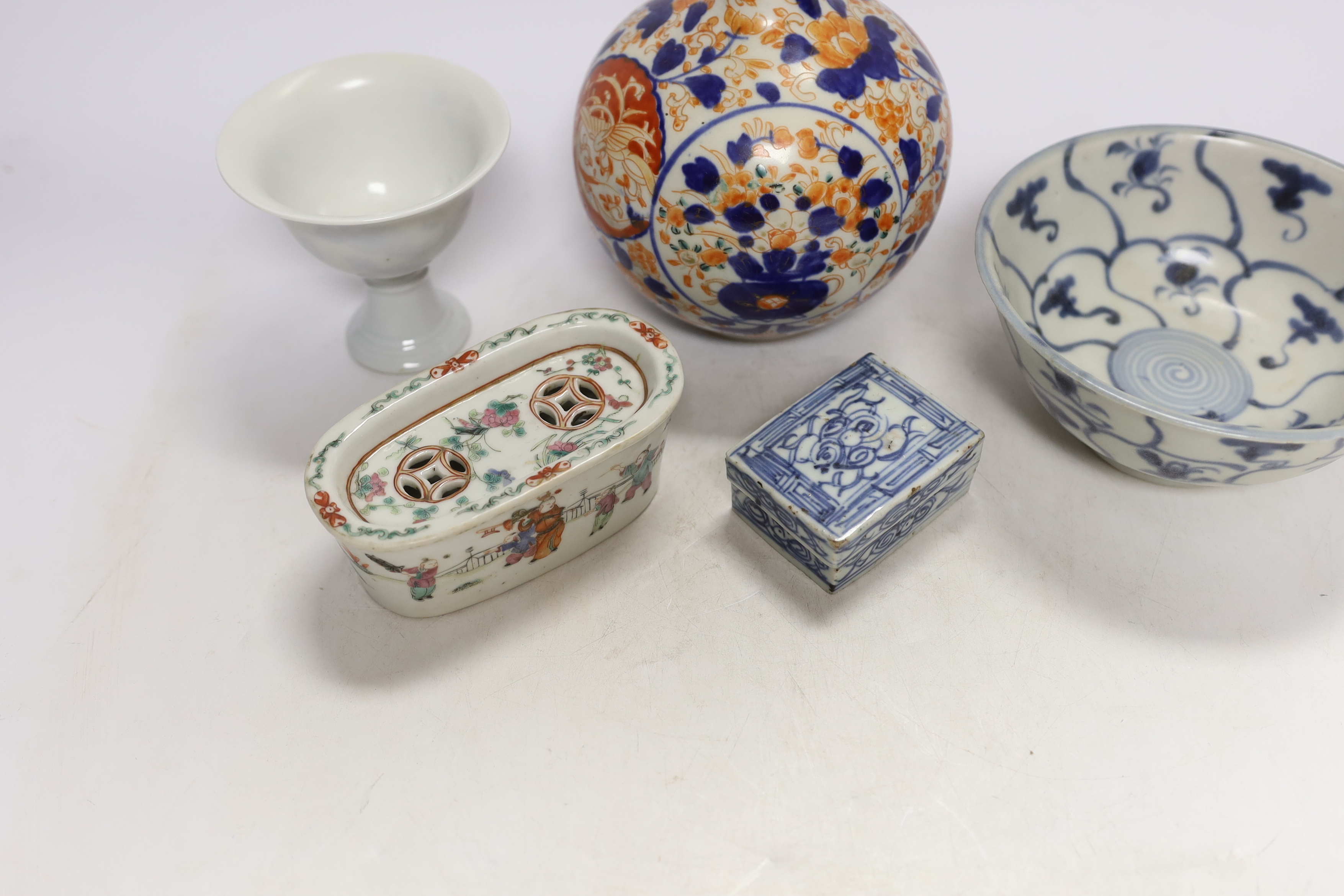 A Chinese Tek Sing Cargo bowl, a Chinese famille Rose Jar and cover, late 19th century, a stem cup - Image 3 of 7