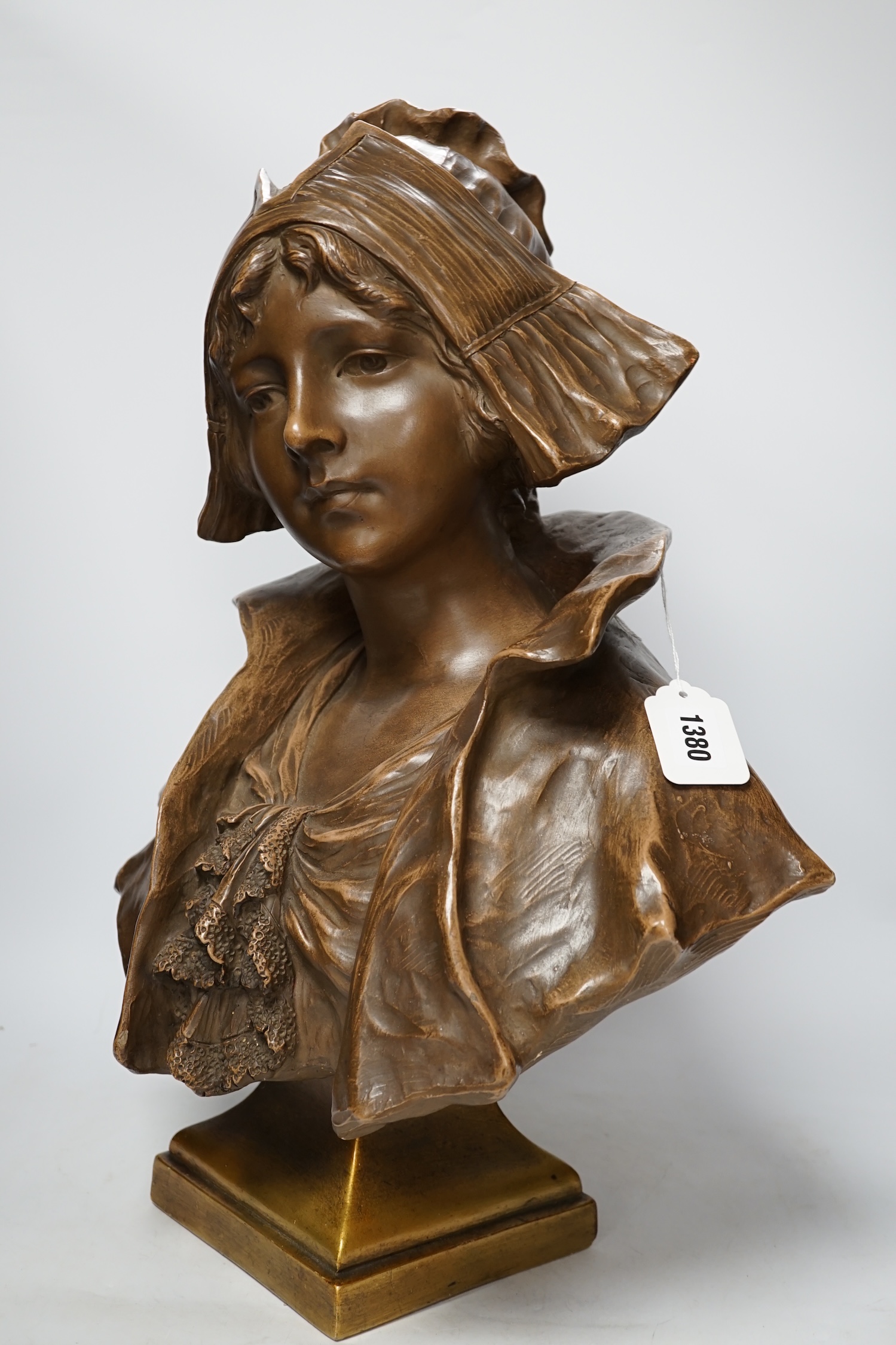 A large bronzed terracotta bust of a Dutch girl, early 20th century, 55cm high - Bild 2 aus 5
