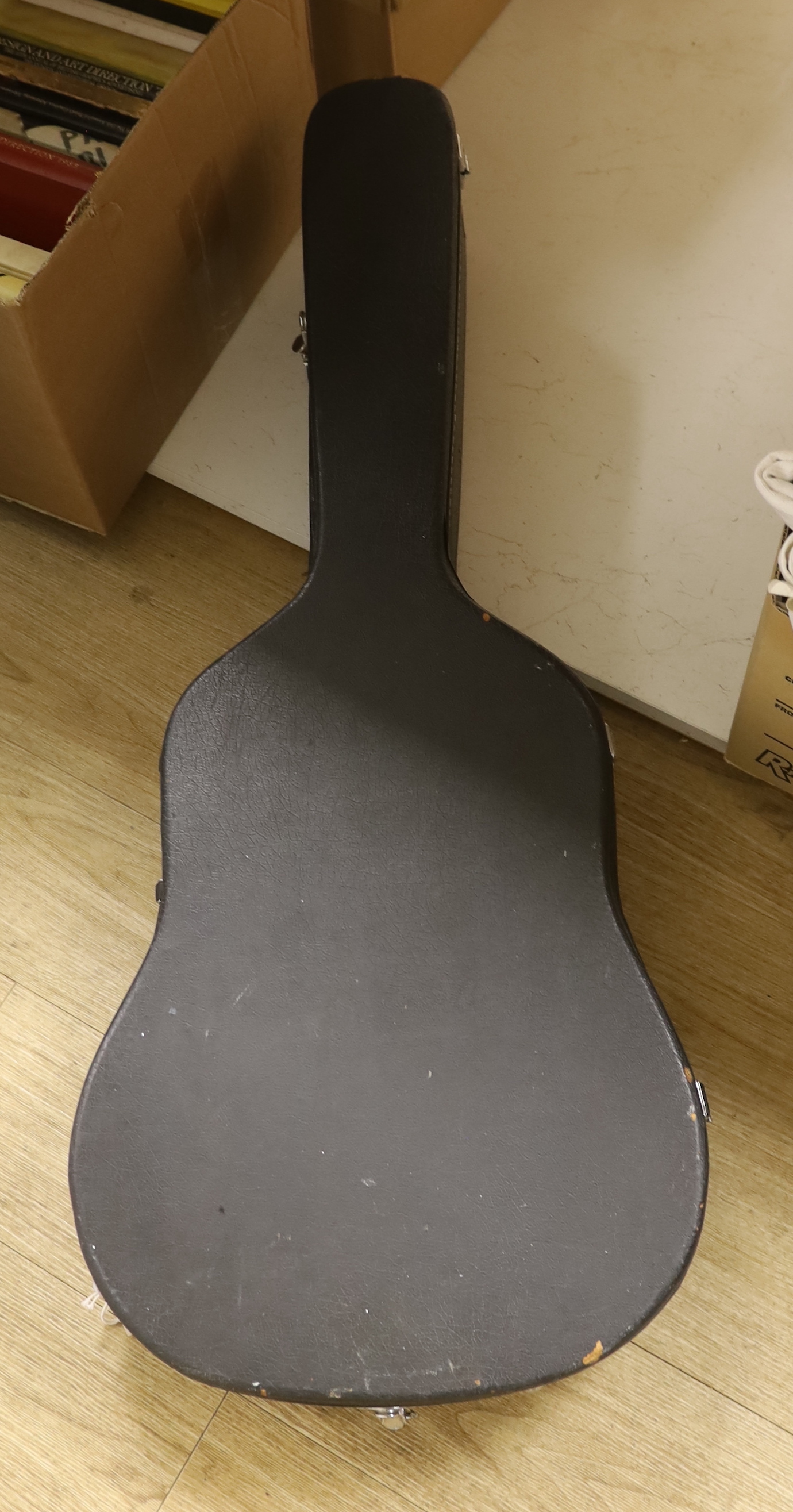 A Fender acoustic left handed guitar, in case - Image 6 of 6