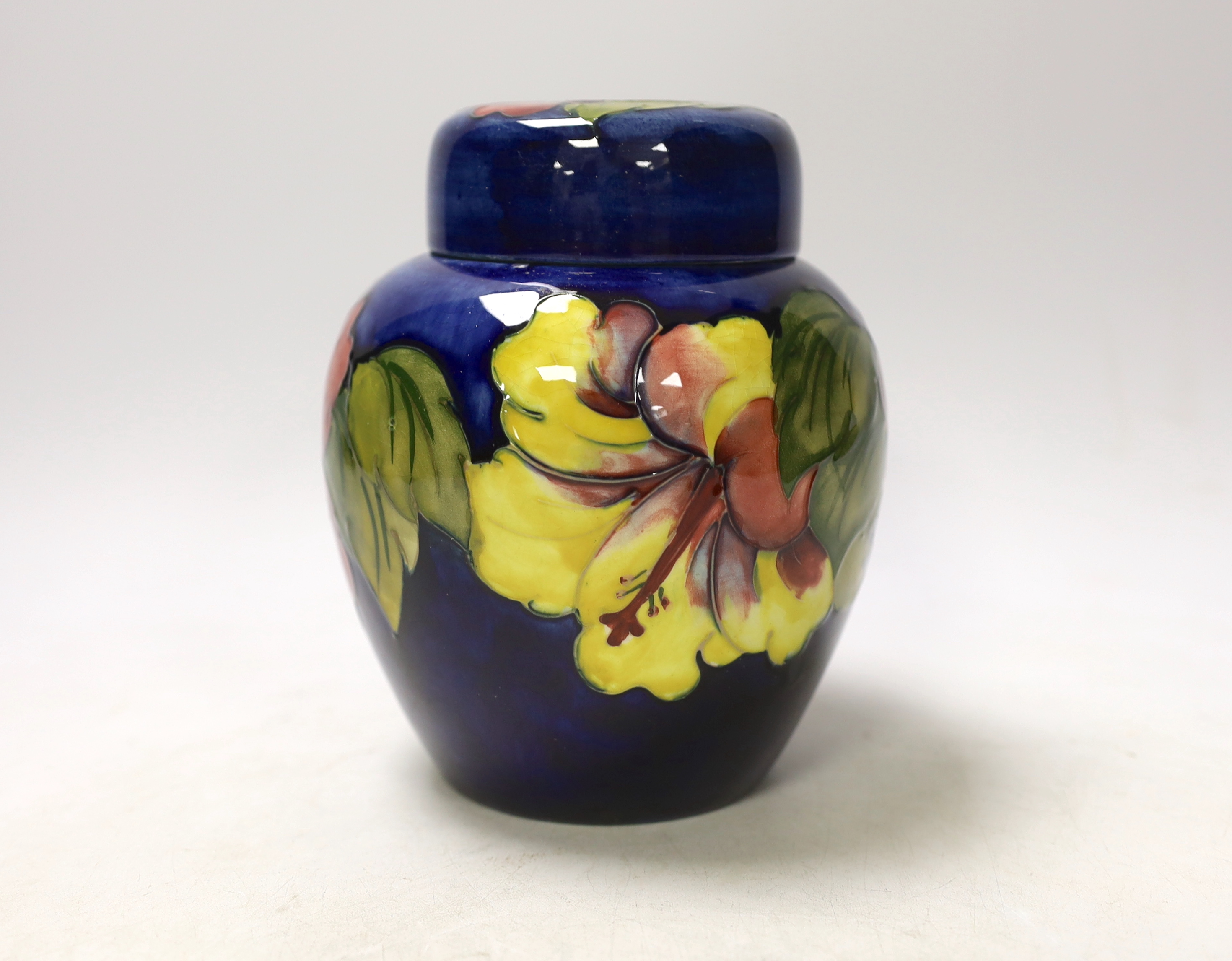 A Moorcroft Hibiscus jar and cover, 16cm - Image 2 of 5