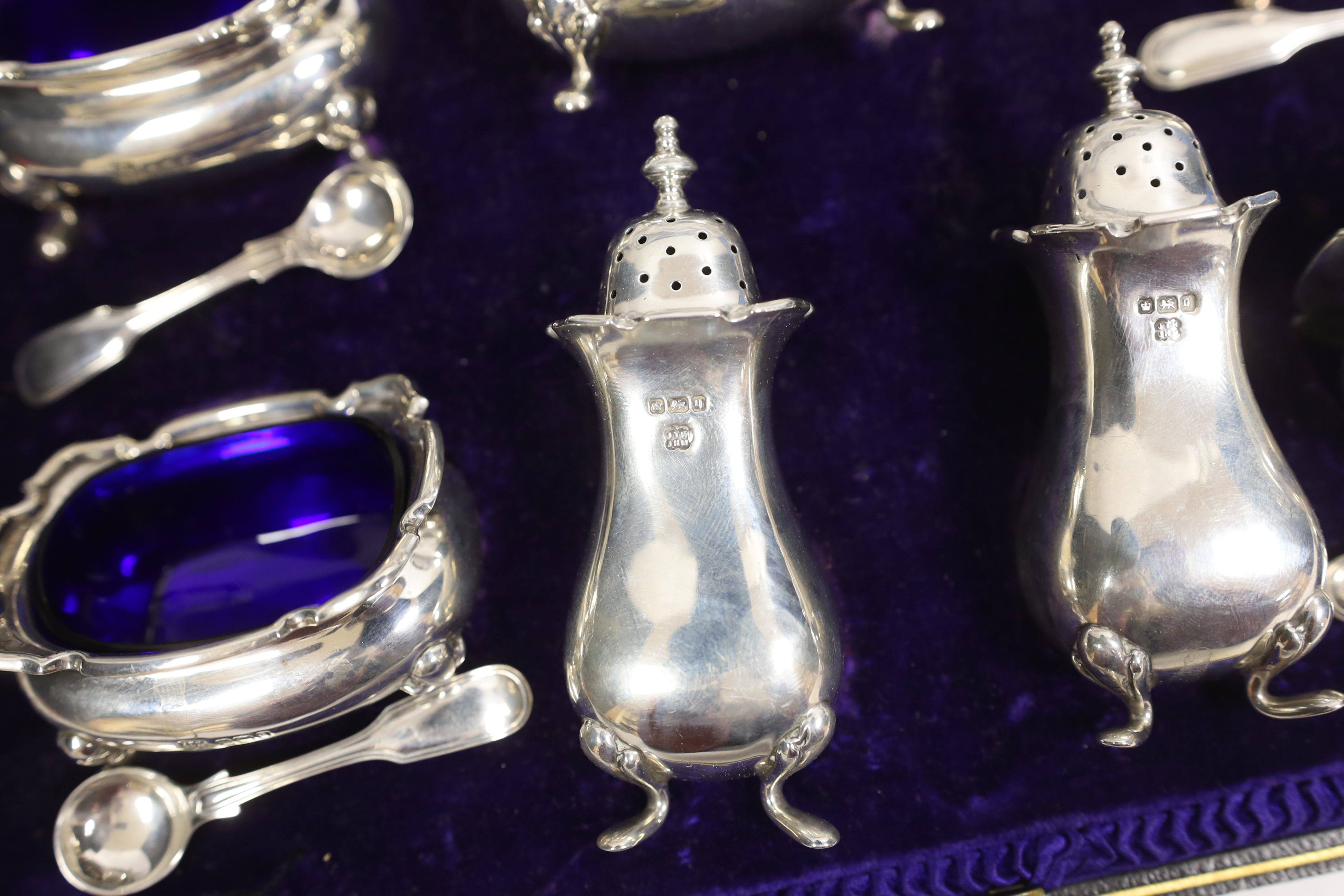 An Edwardian cased silver seven piece condiment set with four matching spoons, Hukin & Heath, - Image 3 of 4