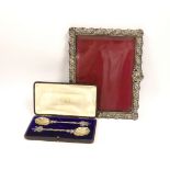 A Victorian cased pair of silver spoons with armorial terminals, Carrington & Co, London, 1903, 18.
