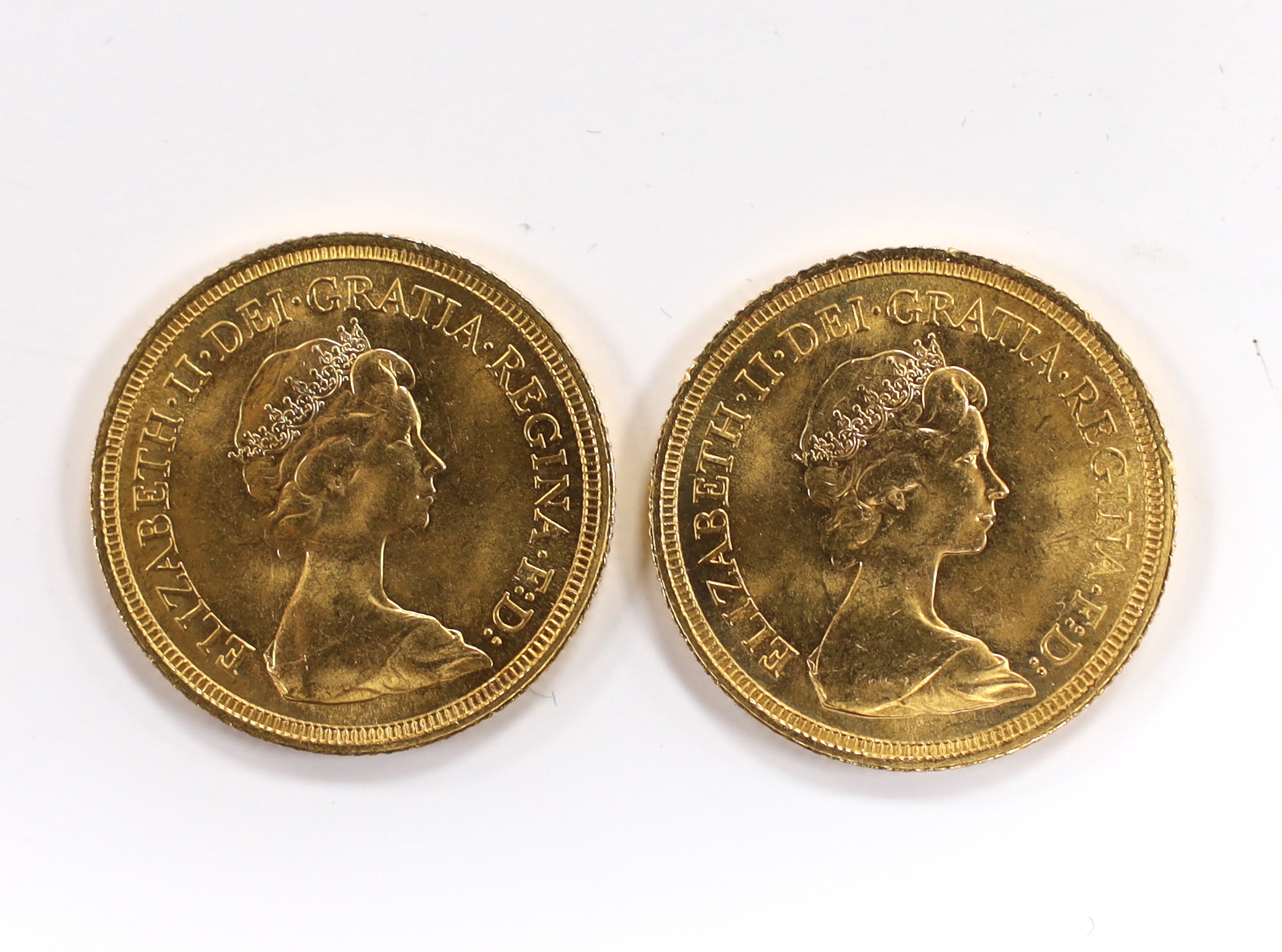 British gold coins - Two QEII gold sovereigns, 1974, about UNC, (S4204) - Image 2 of 2
