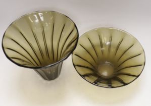 A Daum Nancy glass vase and a bowl, vase 20cm high (2)