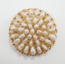 A yellow metal and baroque pearl cluster set circular pendant brooch, 33mm, gross weight 7.8 grams.