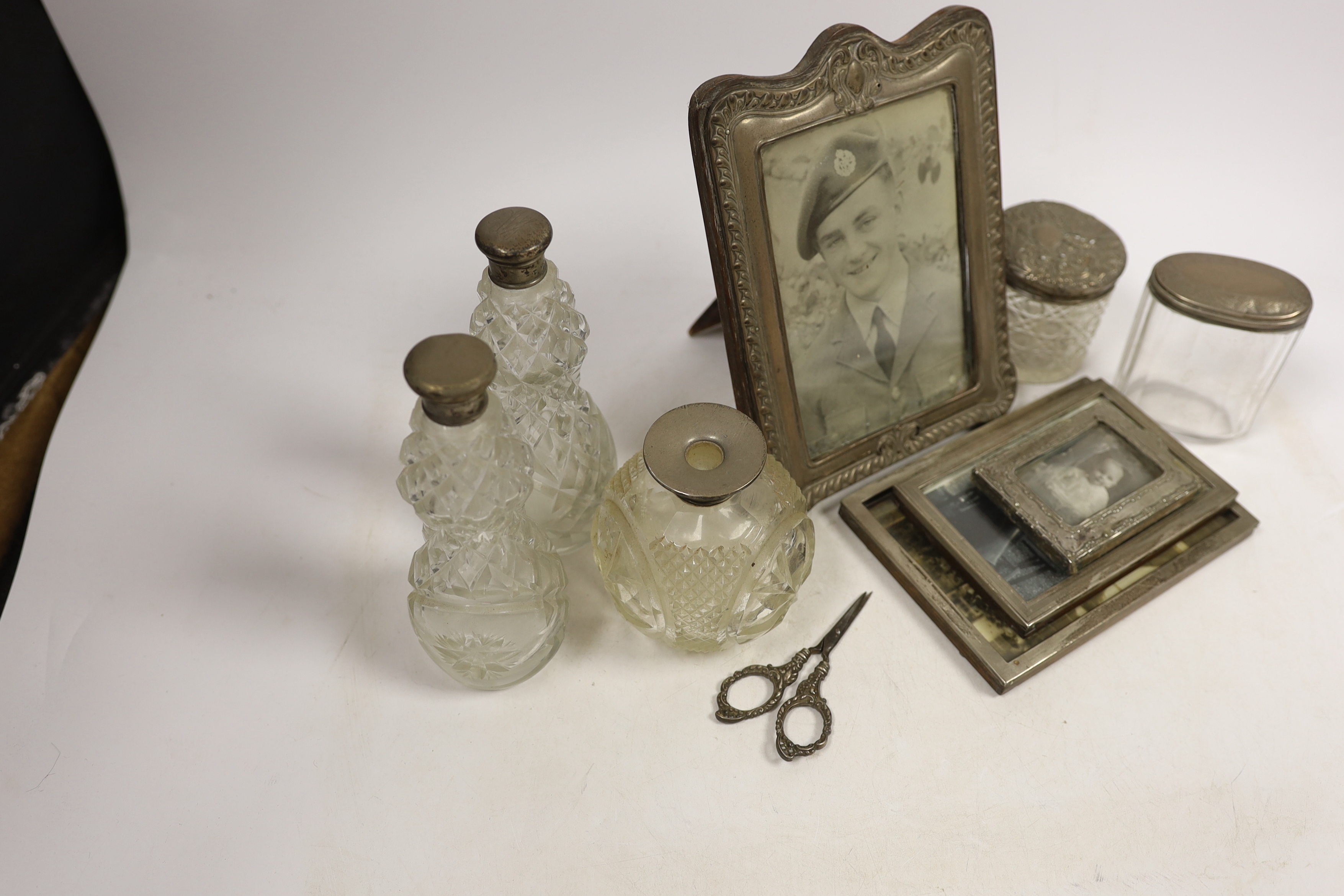 Four assorted early 20th century silver mounted photograph frames, largest 19.5cm (a.f.) five - Image 2 of 5