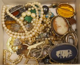 A quantity of assorted jewellery including a 9ct gold, ruby and white opal set pendant and a