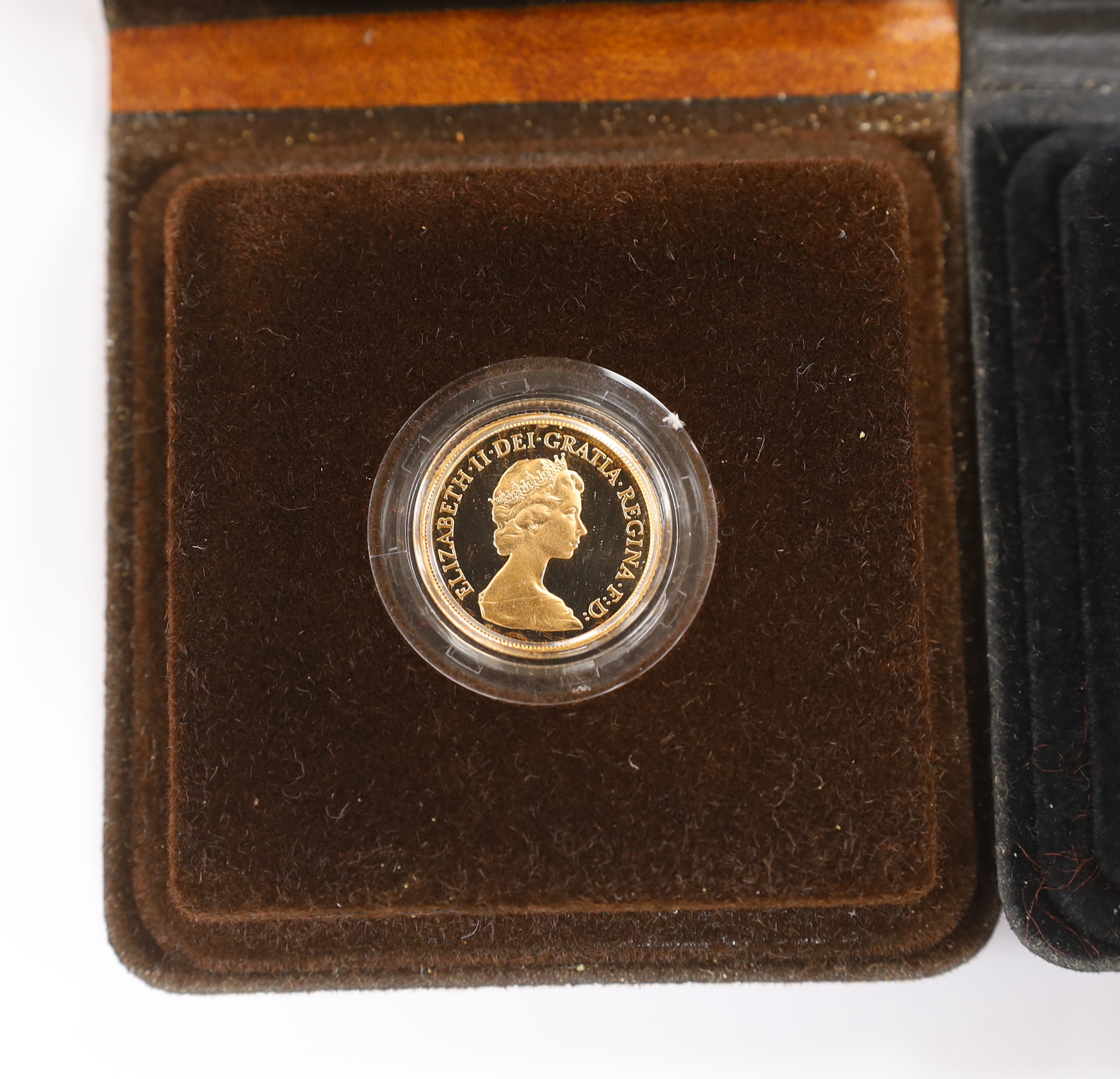 British gold coins - Two Royal Mint QEII Gold Proof Sovereigns, 1981 and 1982, both in case of issue - Image 2 of 4