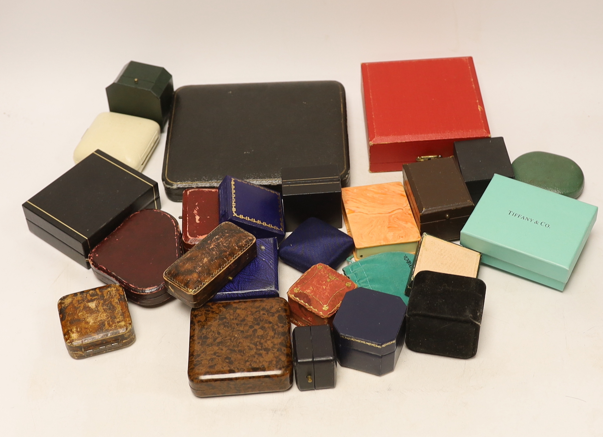 A quantity of assorted jewellery boxes, including Cartier and Richard Ogden double ring box.