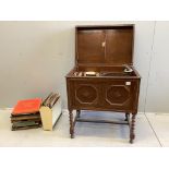 An oak cased Apollo gramophone, width 74cm, depth 50cm, height 84cm, with a small quantity of