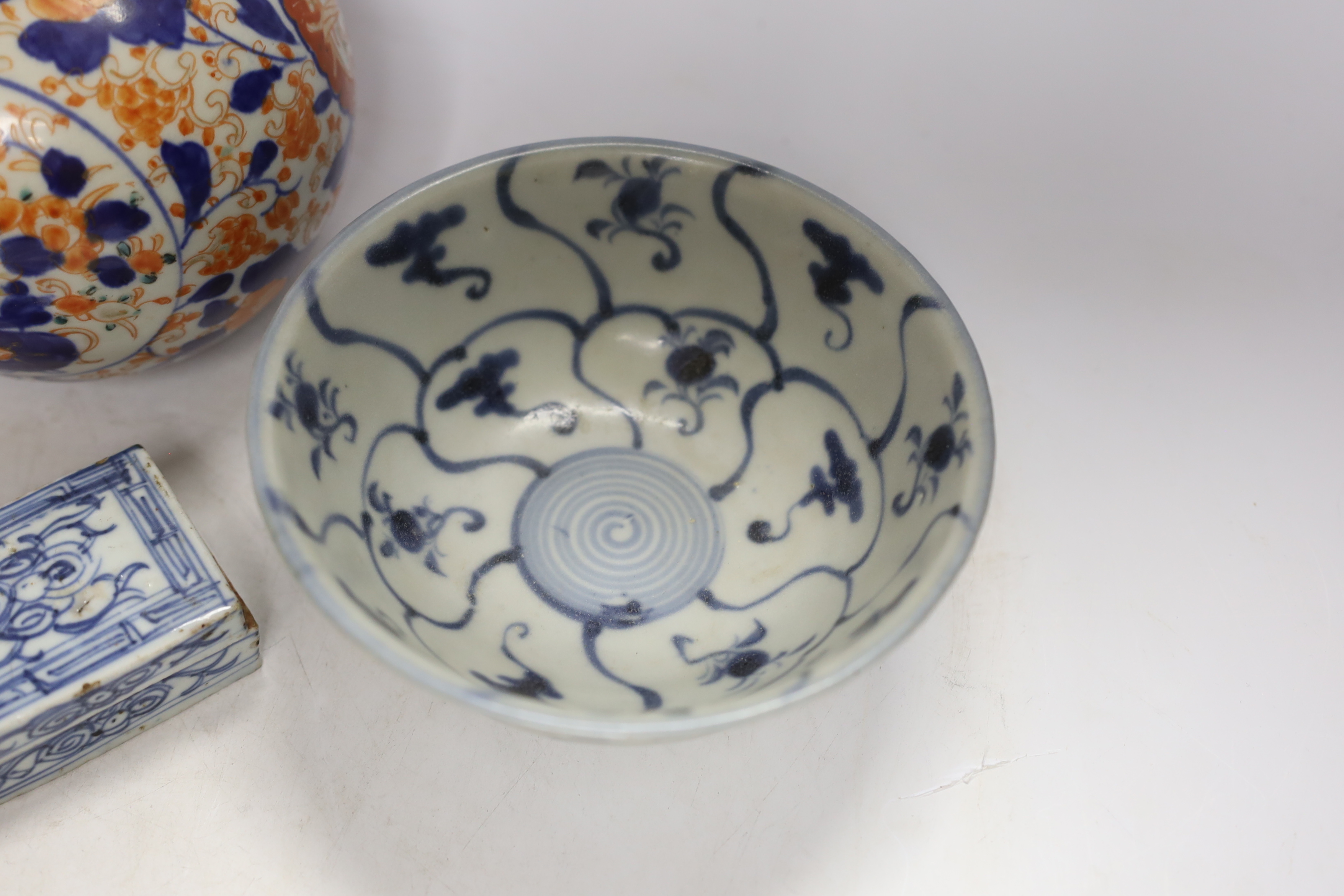 A Chinese Tek Sing Cargo bowl, a Chinese famille Rose Jar and cover, late 19th century, a stem cup - Image 5 of 7
