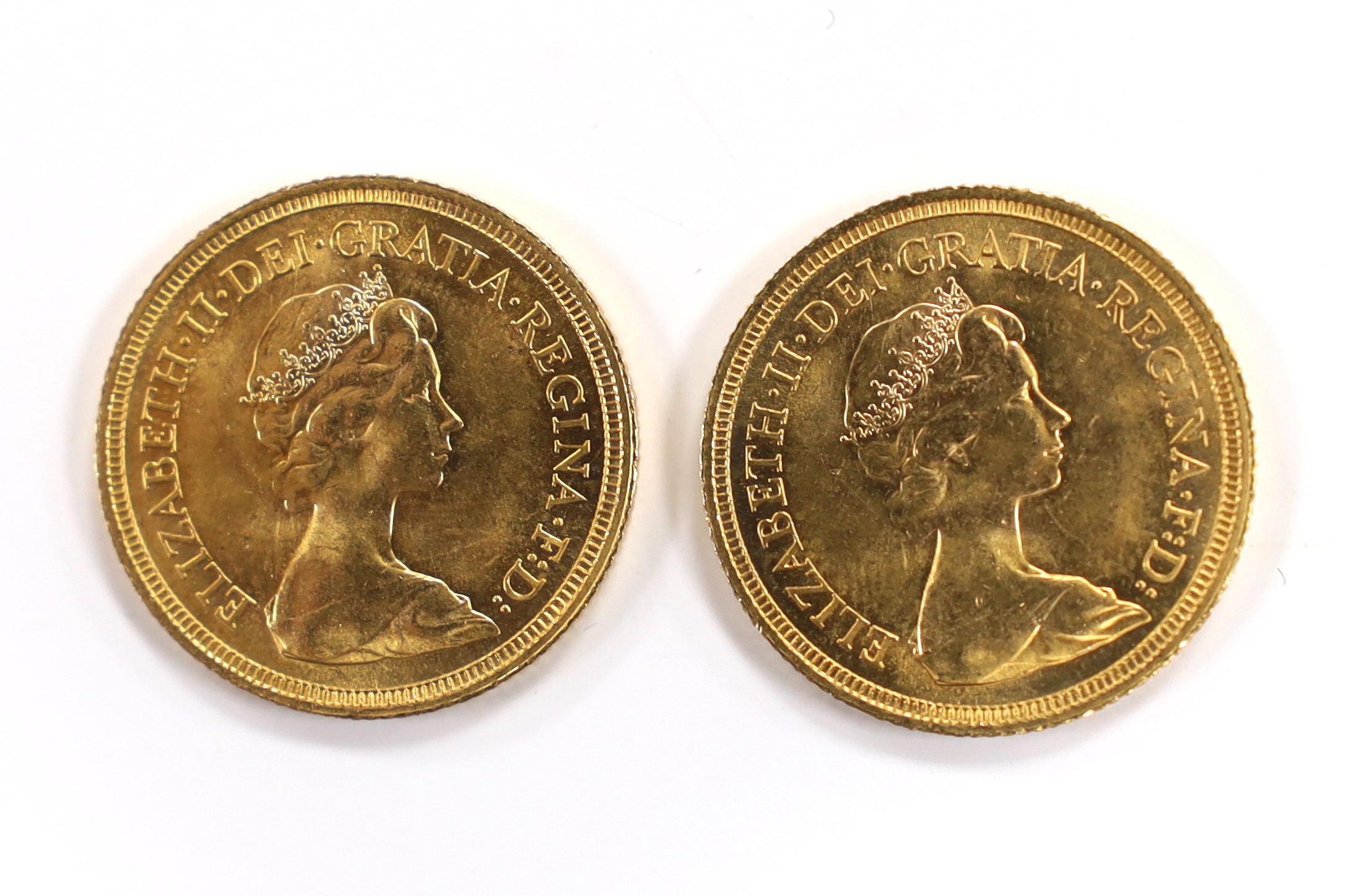 British gold coins - Two QEII gold sovereigns, 1974, near UNC, (S4204) - Image 2 of 2