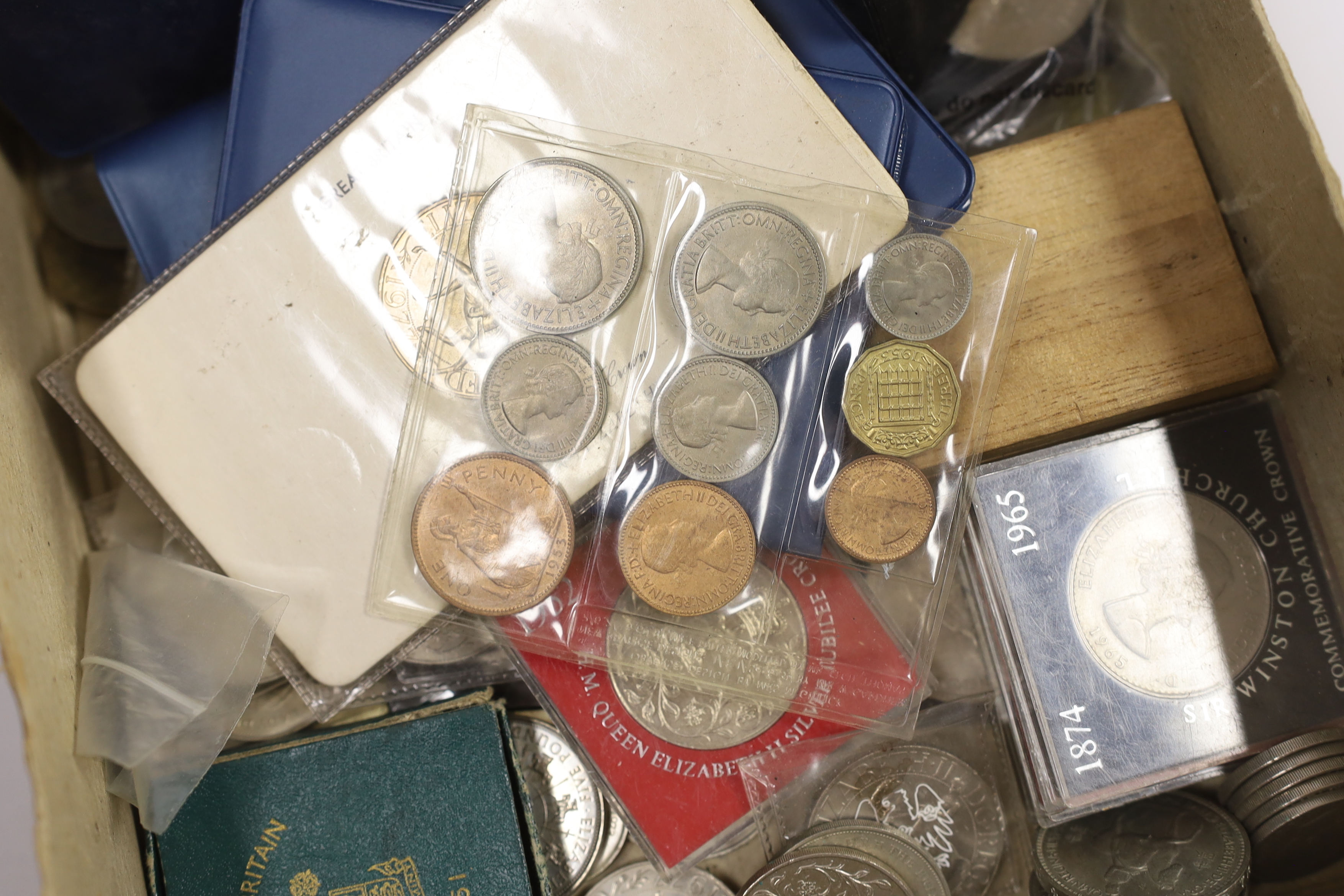 British coins, mostly QEII BUNC Decimal coin sets and commemorative crowns, Festival of Britain - Image 3 of 5