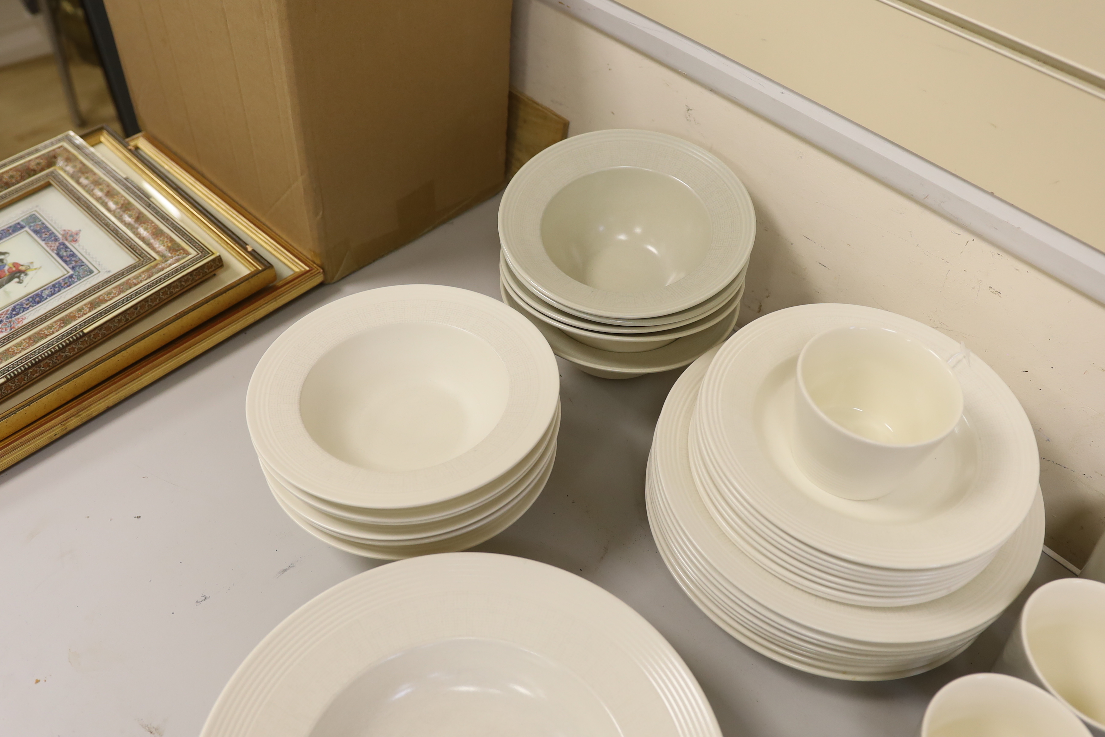 Paul Costelloe for Wedgwood, a part dinner set including six mugs, six bowls and eight dinner - Image 5 of 6