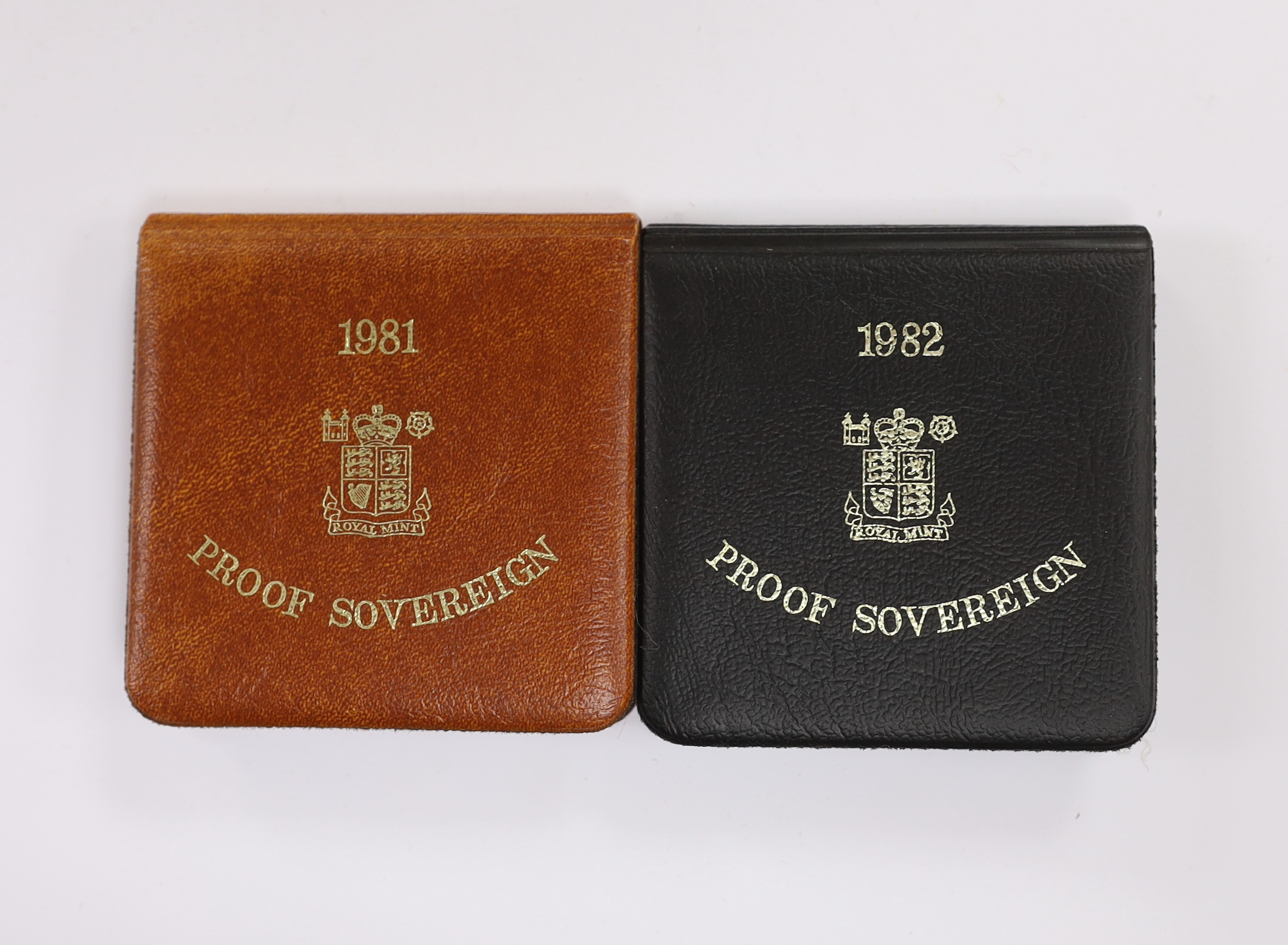 British gold coins - Two Royal Mint QEII Gold Proof Sovereigns, 1981 and 1982, both in case of issue - Image 4 of 4