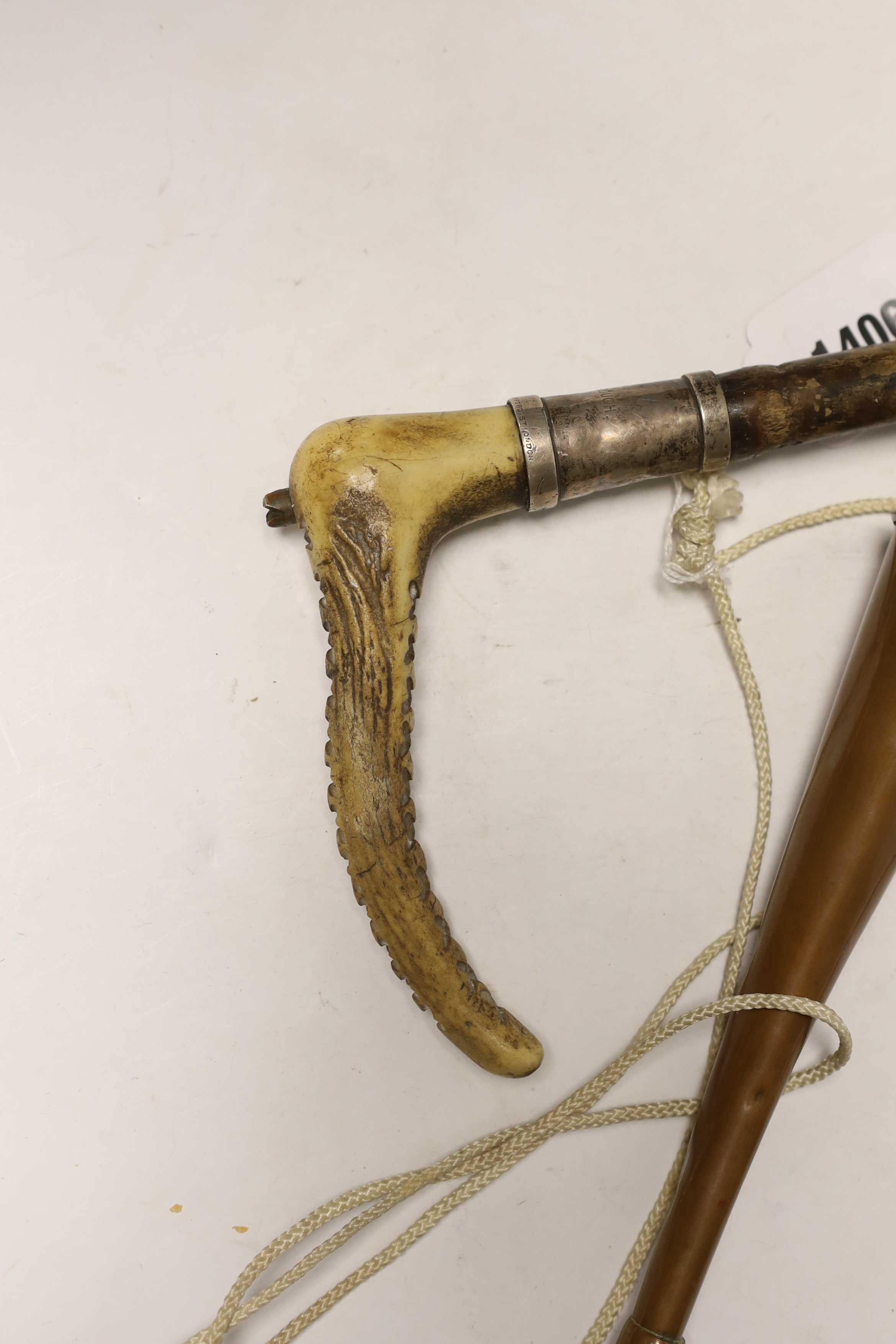 A silver mounted riding crop, a hunting horn and a horn whistle - Image 3 of 4