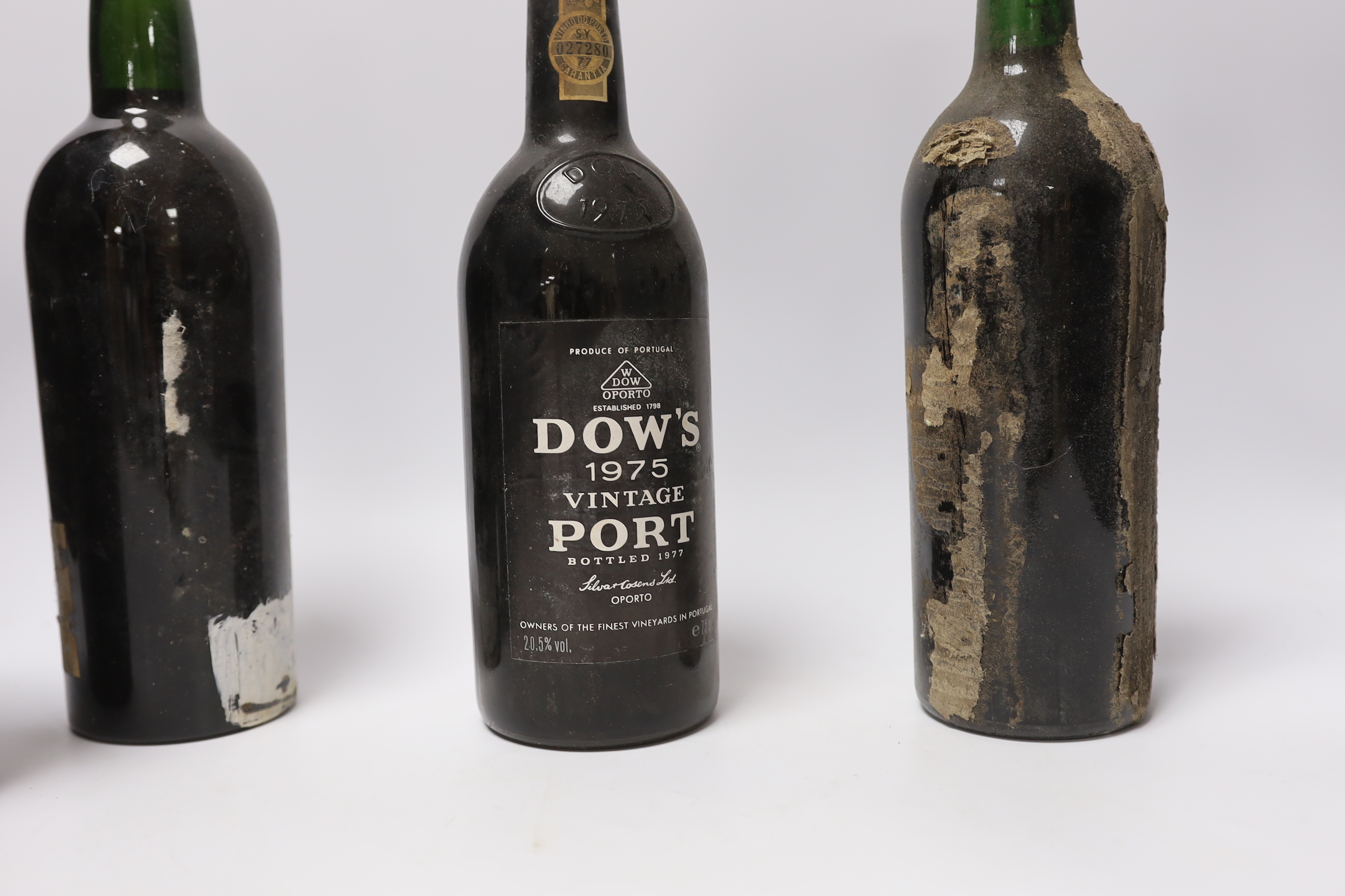 Thirteen various bottles of port, including a bottle of Dow’s 1975 vintage port - Image 4 of 4