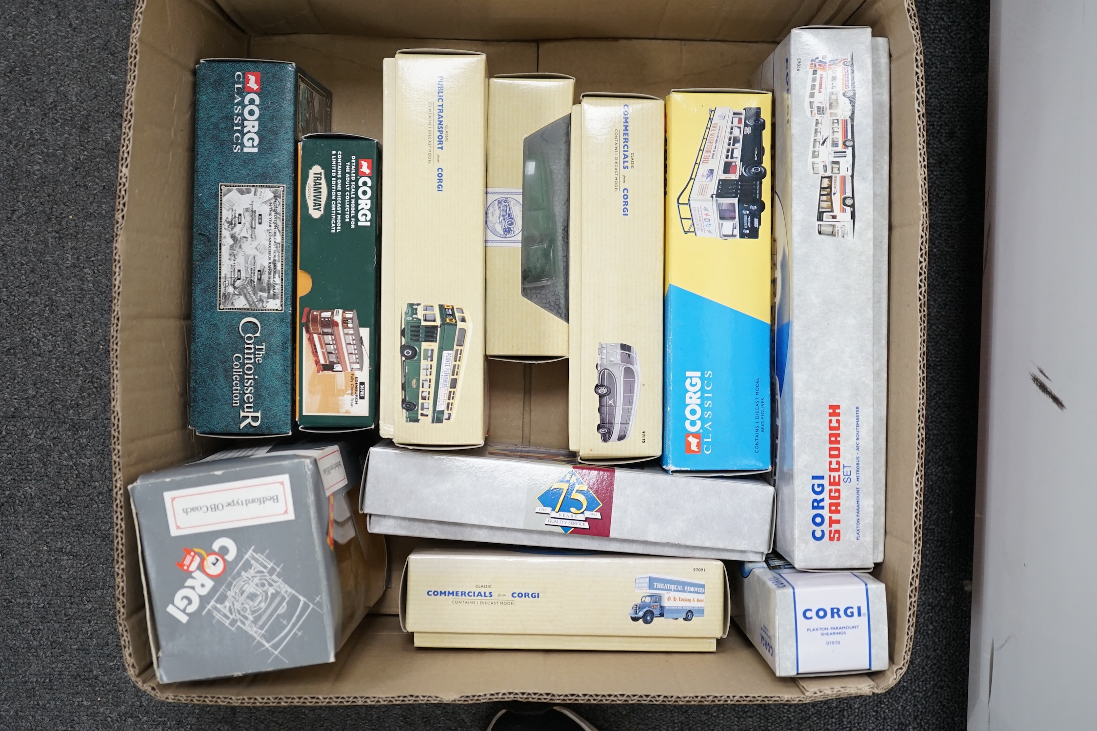 Thirty-three boxed Corgi Classics, etc. diecast buses, coaches and commercial vehicles, operators - Image 7 of 10