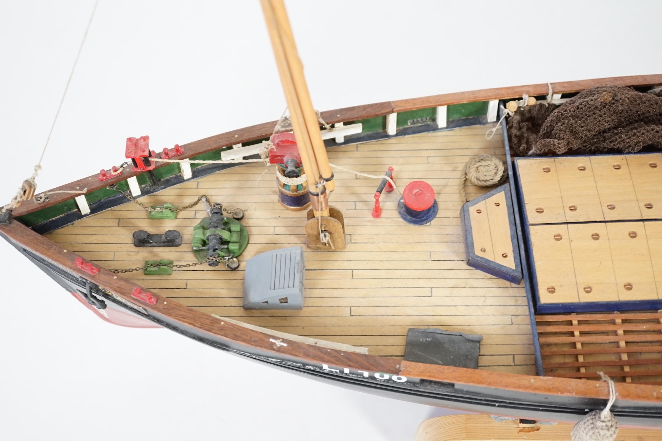 A kit-built Maxwell Hemmens pond yacht style model of a herring drifter, LT100, 120cm long, a well - Image 3 of 9