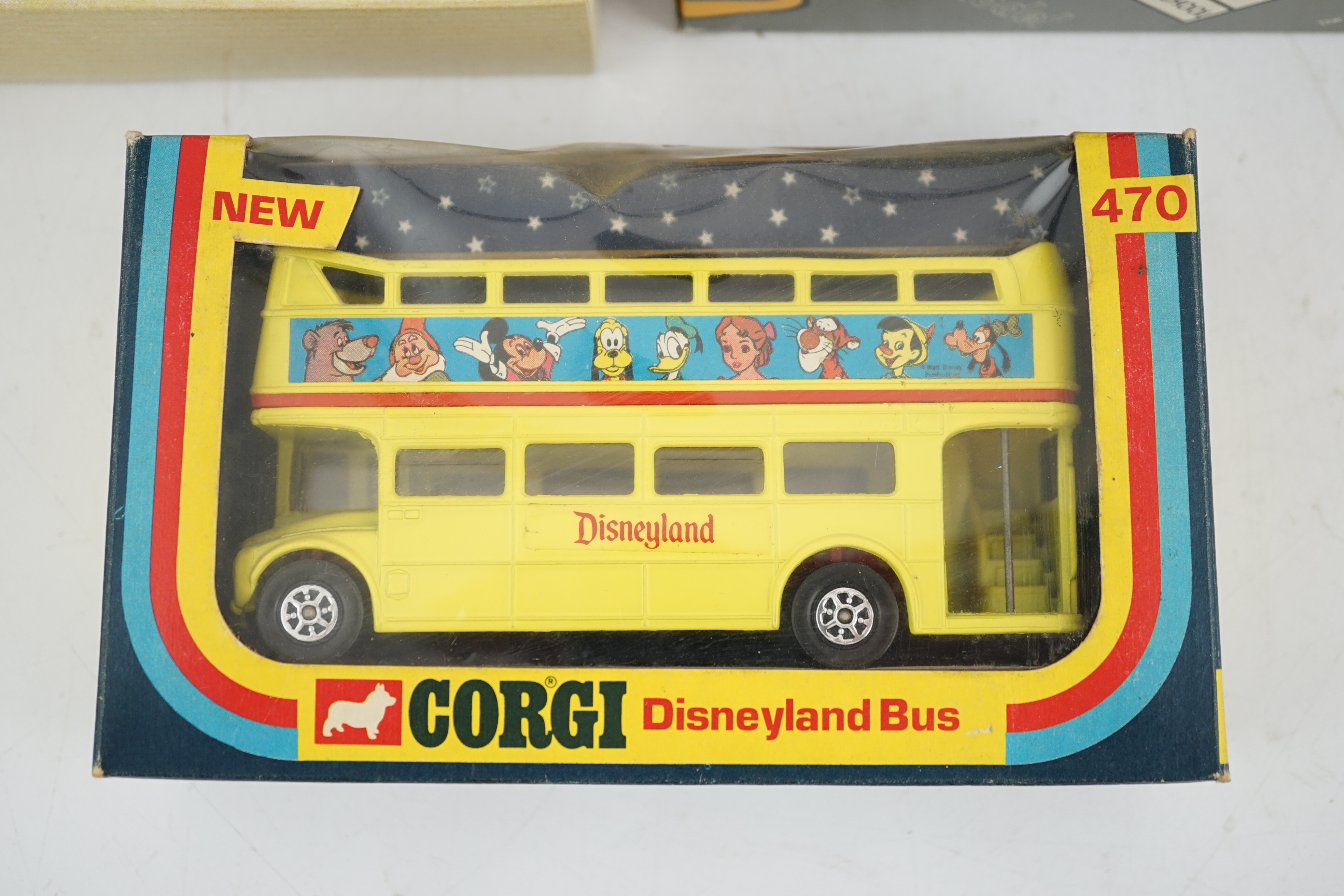 Thirty-three boxed Corgi Classics, etc. diecast buses, coaches and commercial vehicles, operators - Image 5 of 10