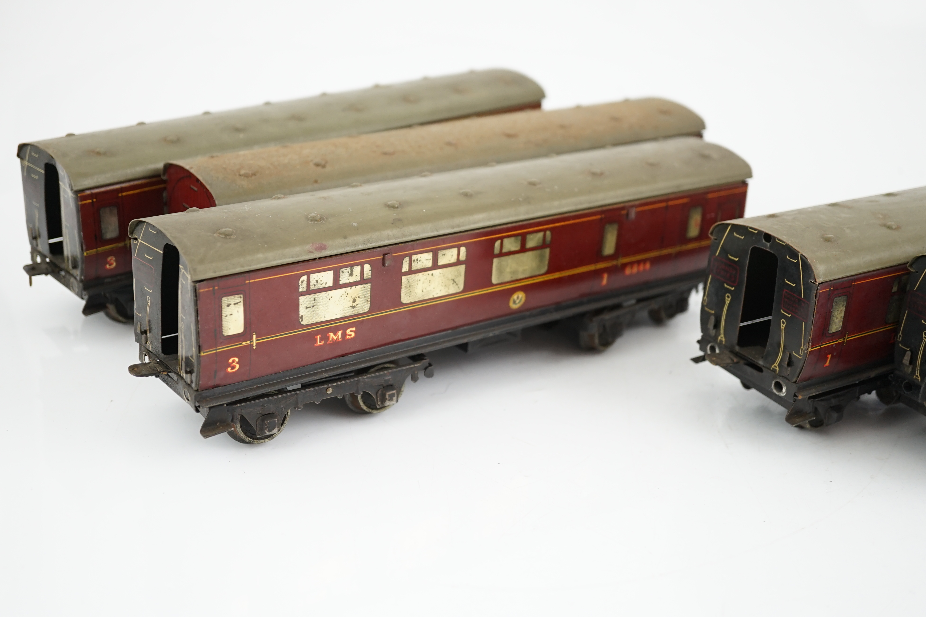 Five Hornby 0 gauge tinplate No.2 coaches in LMS livery - Image 5 of 10