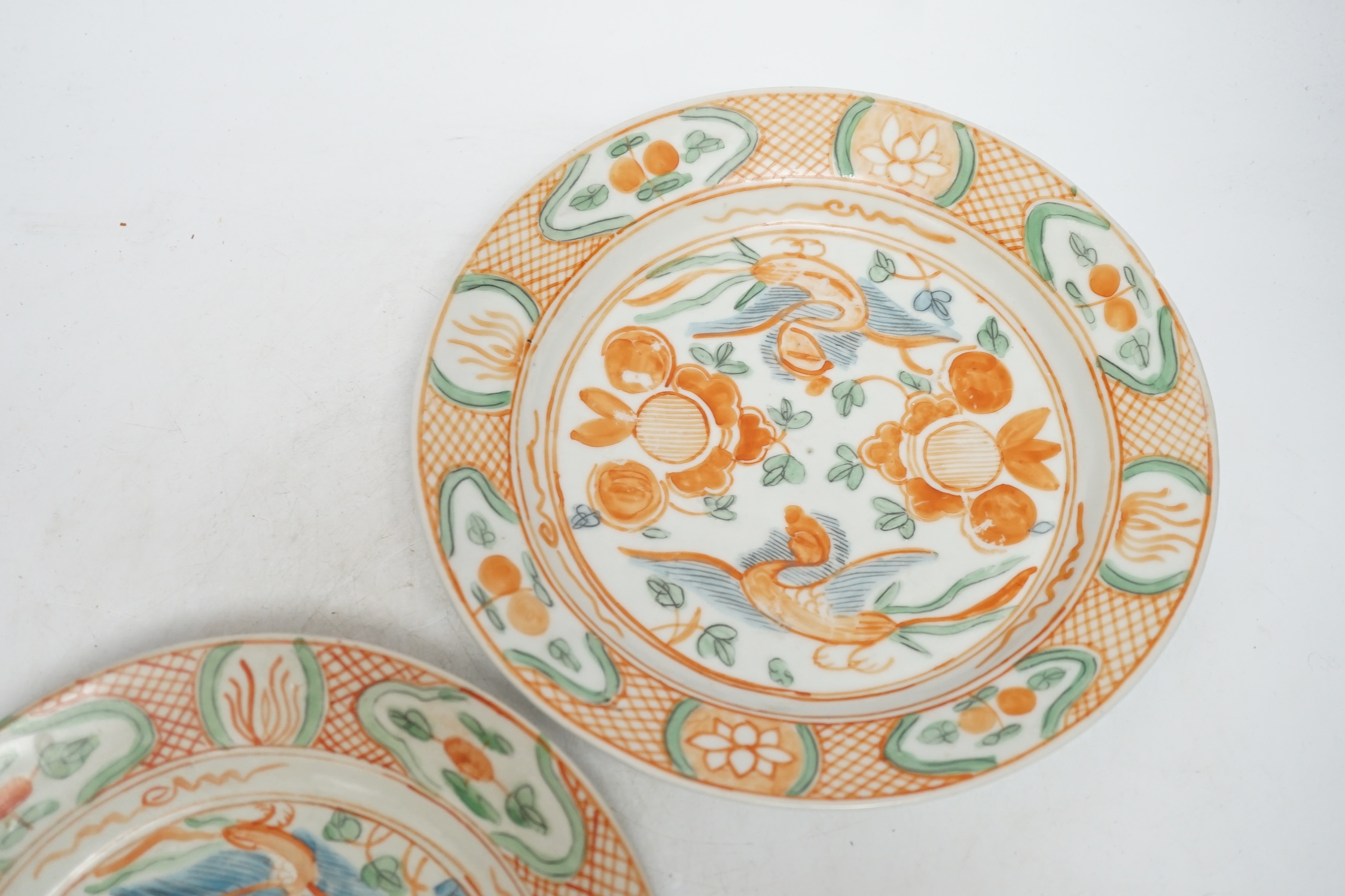 A pair of Chinese Swatow enamelled porcelain plates, late 16th century, 24cm - Image 3 of 4