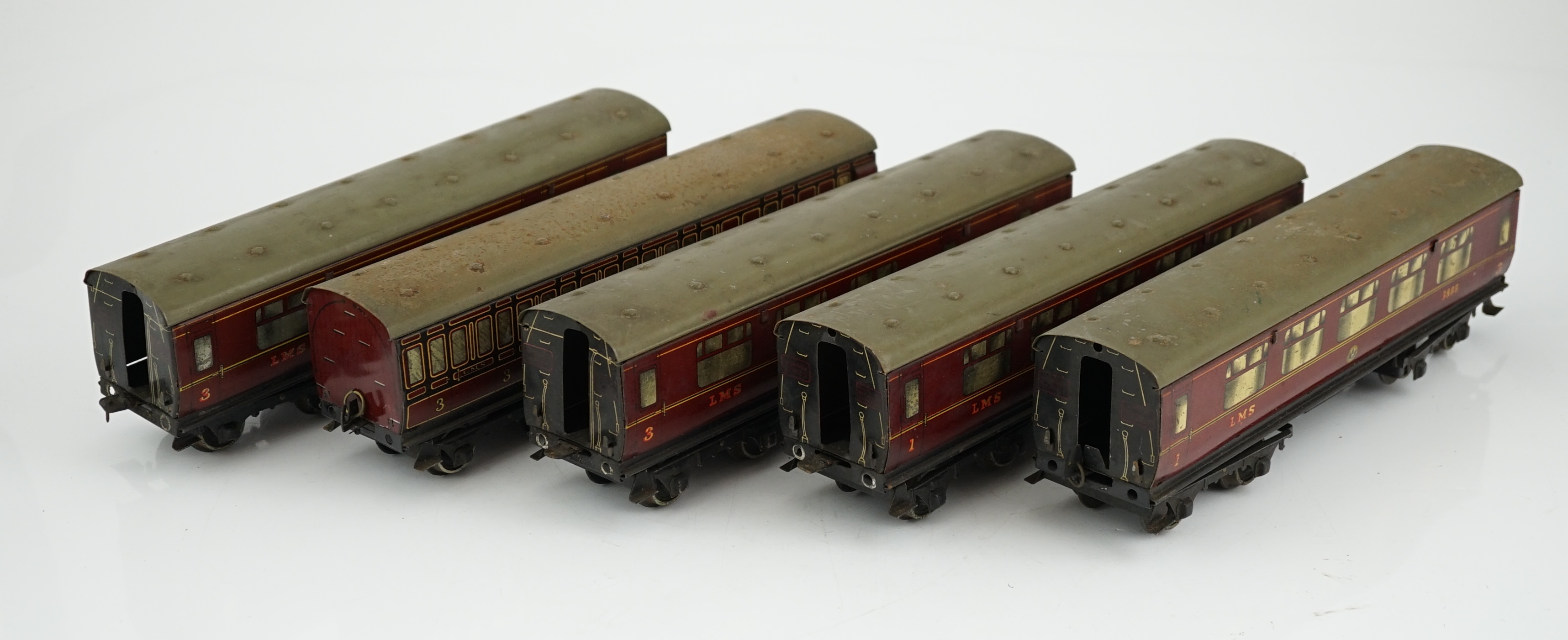 Five Hornby 0 gauge tinplate No.2 coaches in LMS livery - Image 6 of 10