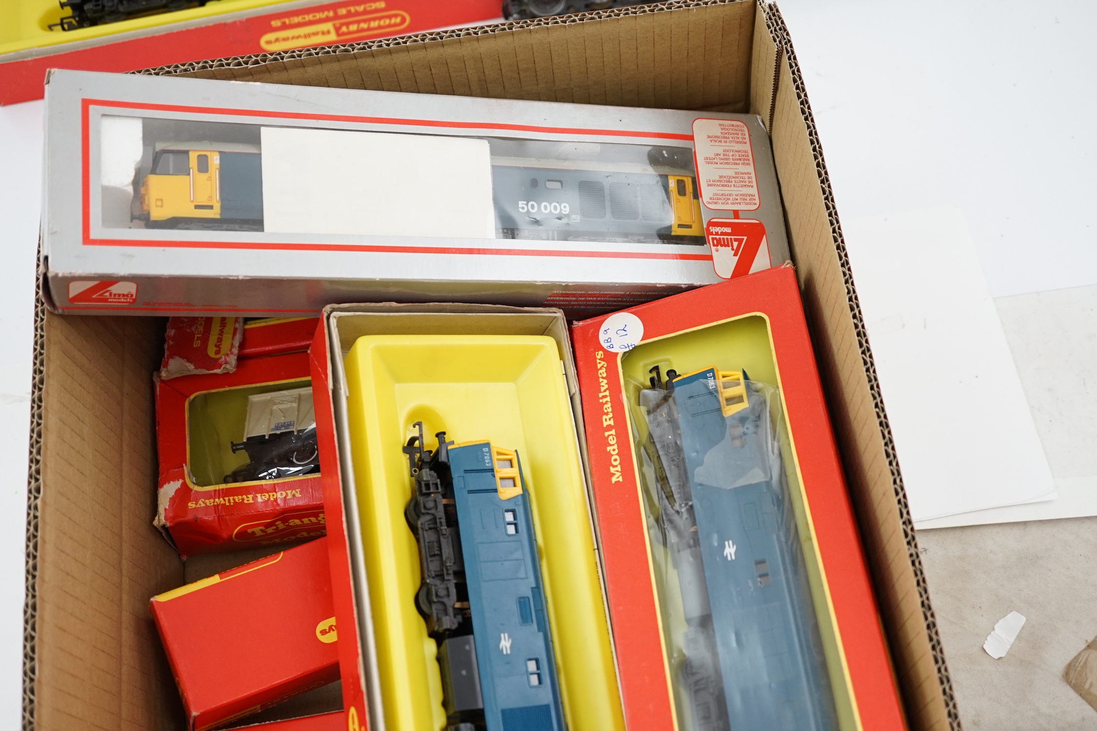 Twenty-three 00 gauge model railway items by Hornby Railways, Lima, etc. including eleven - Image 9 of 10