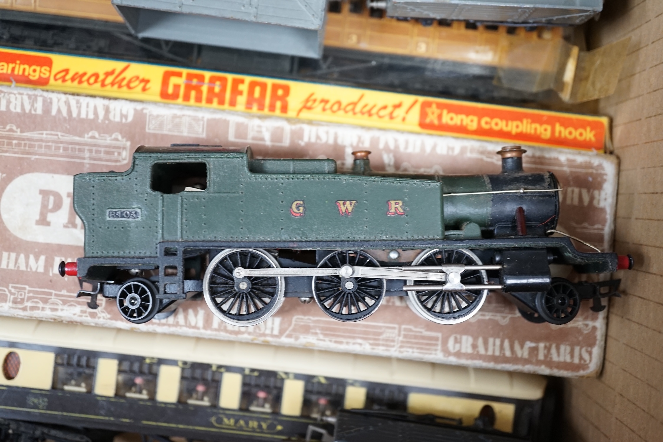 A collection of 00 gauge model Railway by Graham Farish, Exley, etc. including two locomotives; a - Bild 5 aus 6