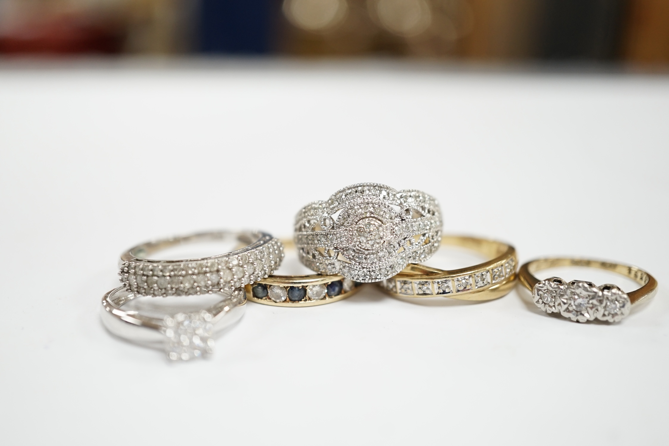 Five assorted modern 9ct and gem set rings including diamond chip cluster and sapphire and diamond - Image 4 of 5