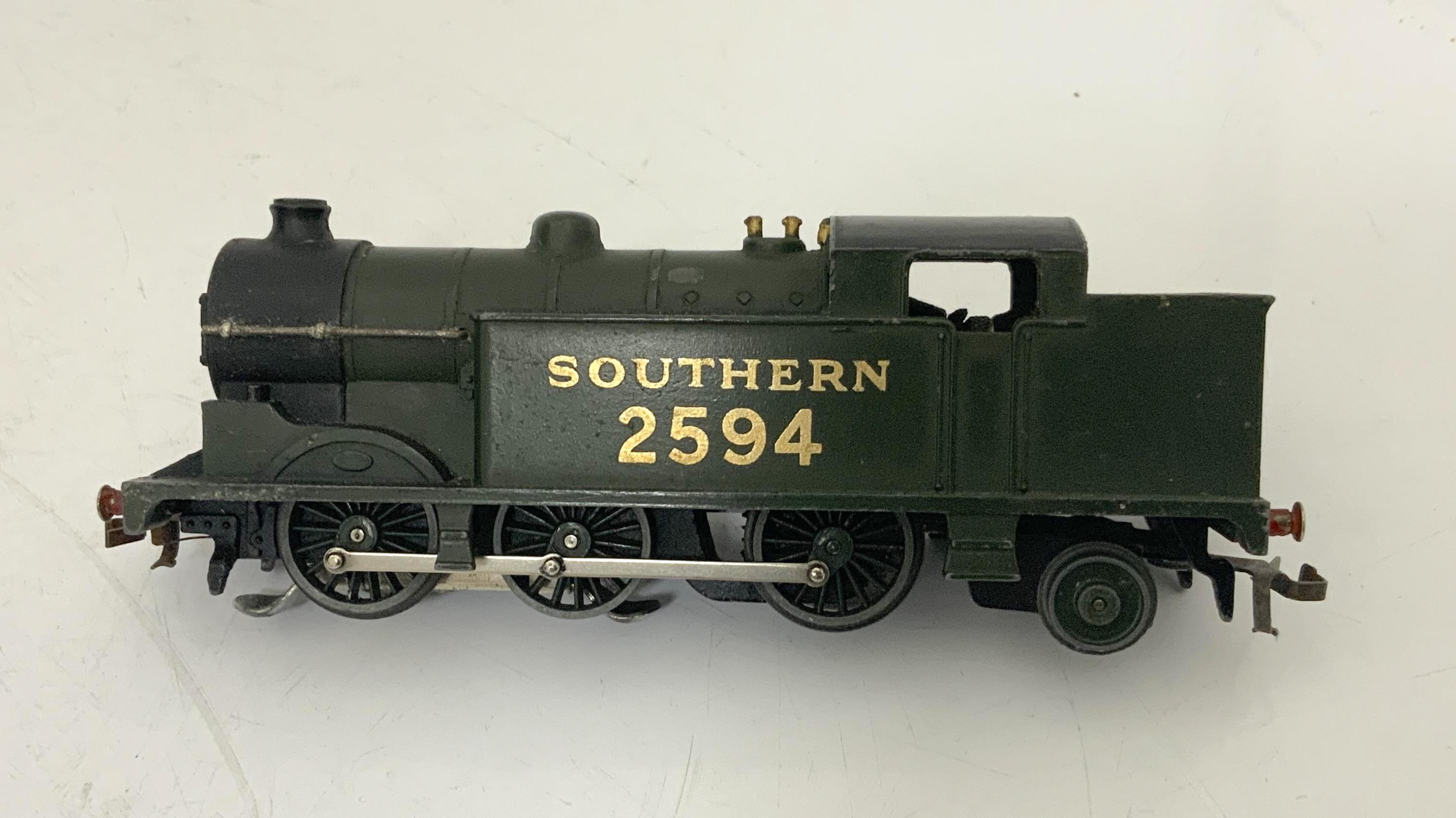 A boxed Hornby Dublo EDG7 Southern Railway Tank Goods Set, comprising of an SR Class N2 0-6-2T - Bild 7 aus 10