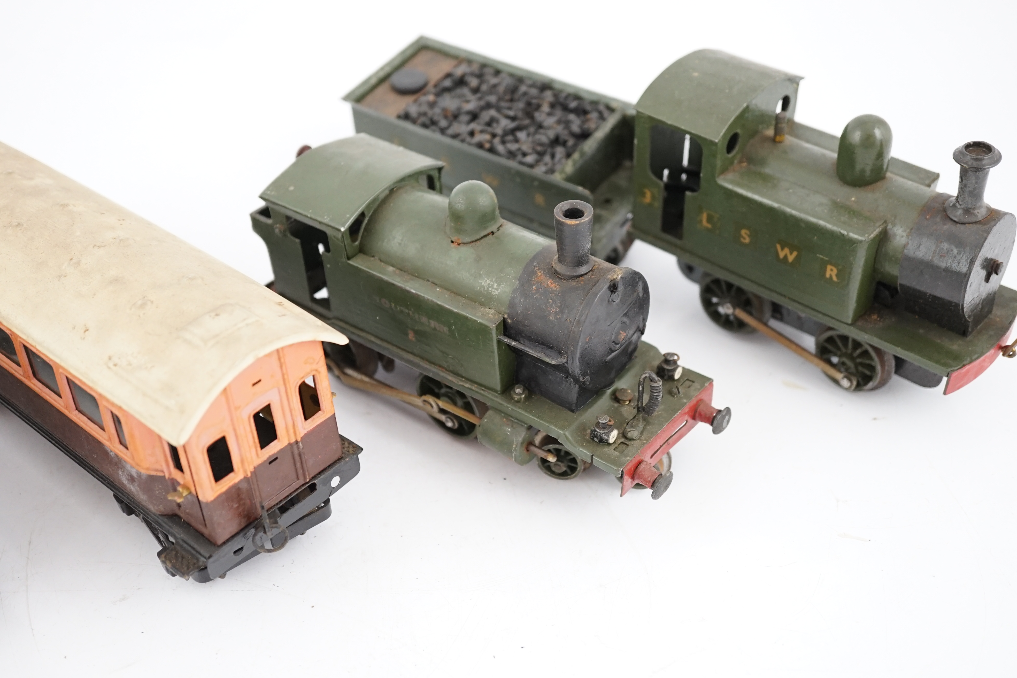 Fifteen tinplate 0 gauge railway items, including three clockwork locomotives; an LSWR 0-4-2 - Image 3 of 12