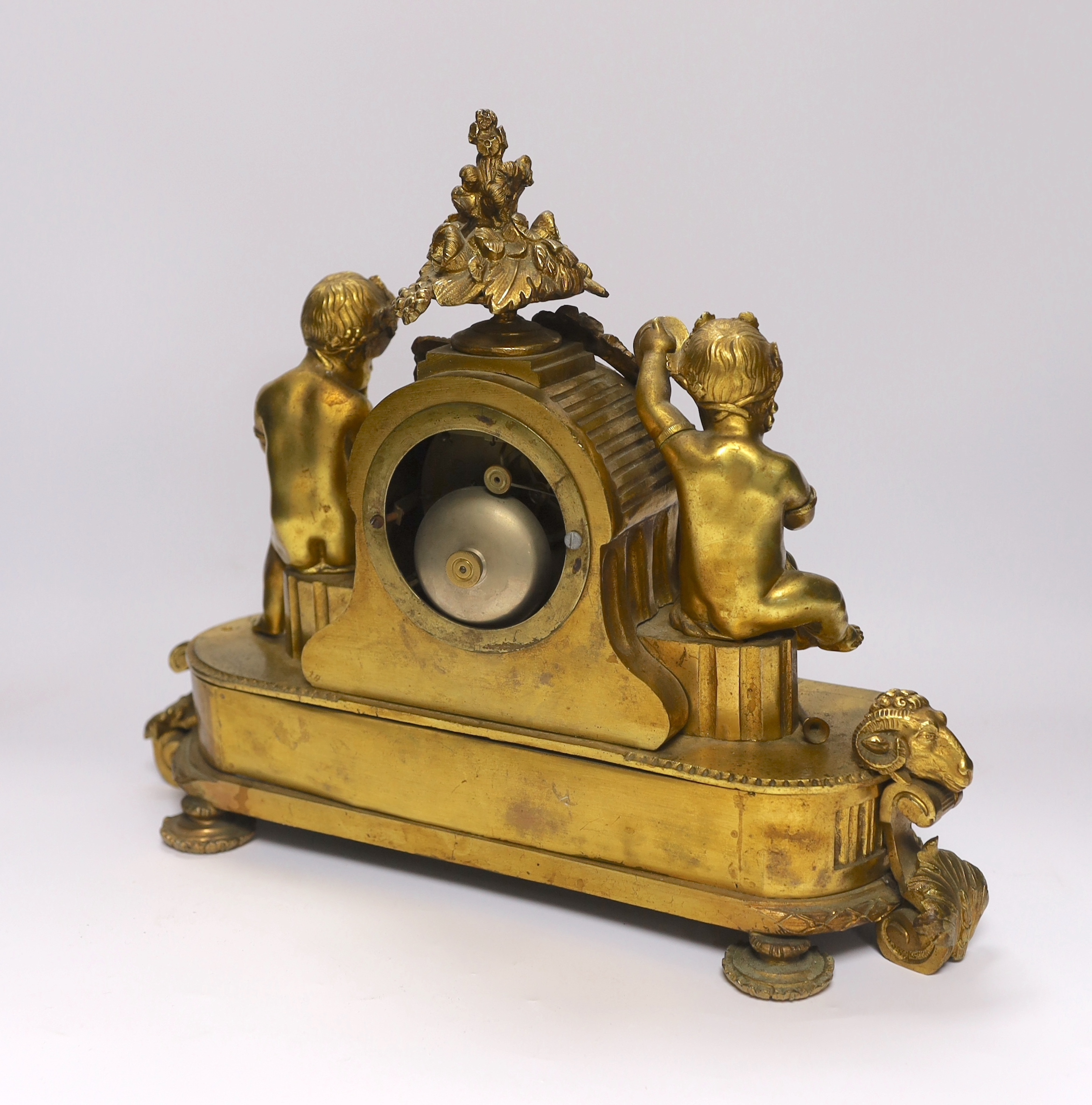 A late 19th century French ormolu mantel clock surmounted with cherubs, 31cm - Image 2 of 4