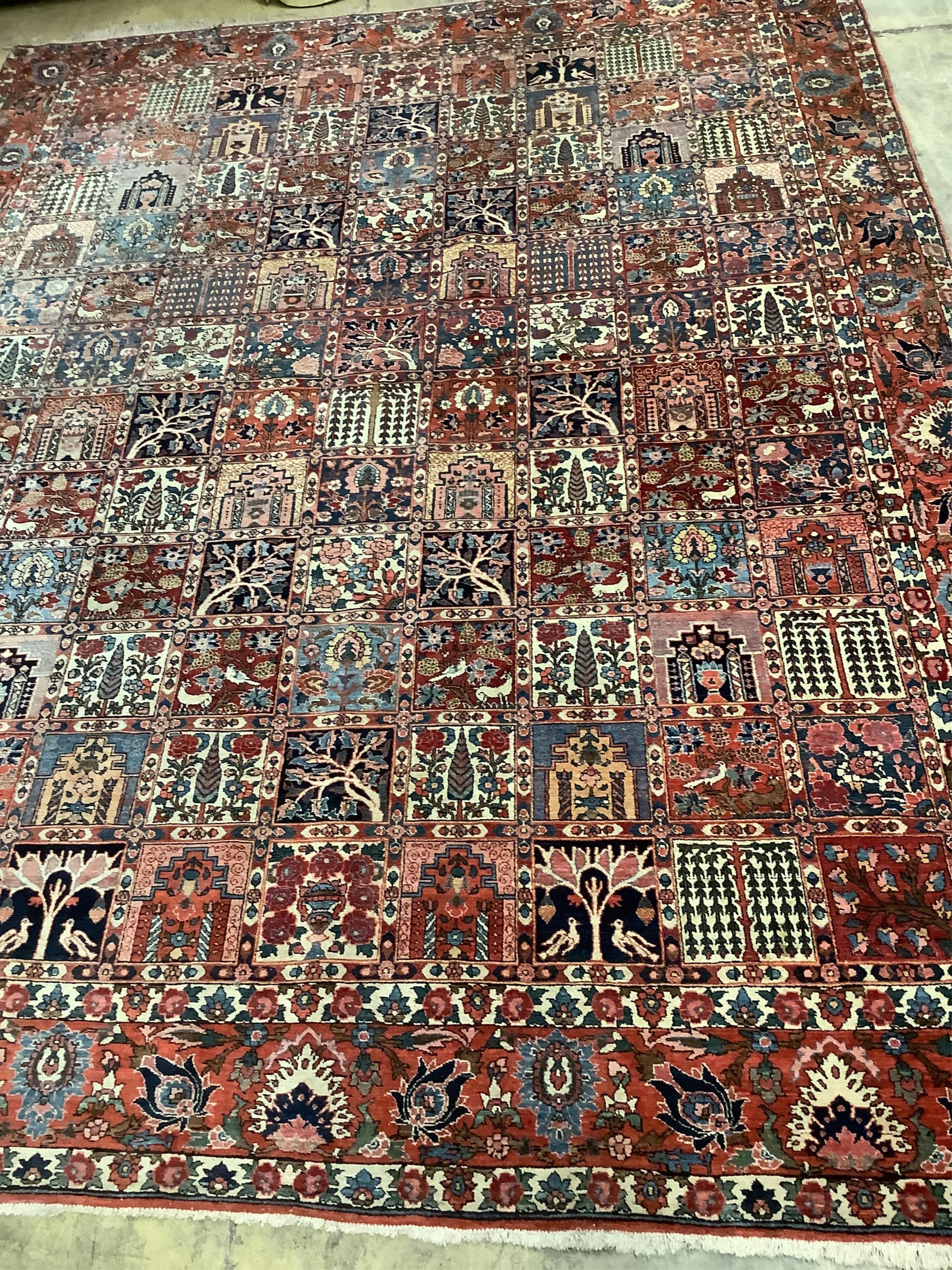 A Baktiari carpet, 418 x 314cm - Image 2 of 4