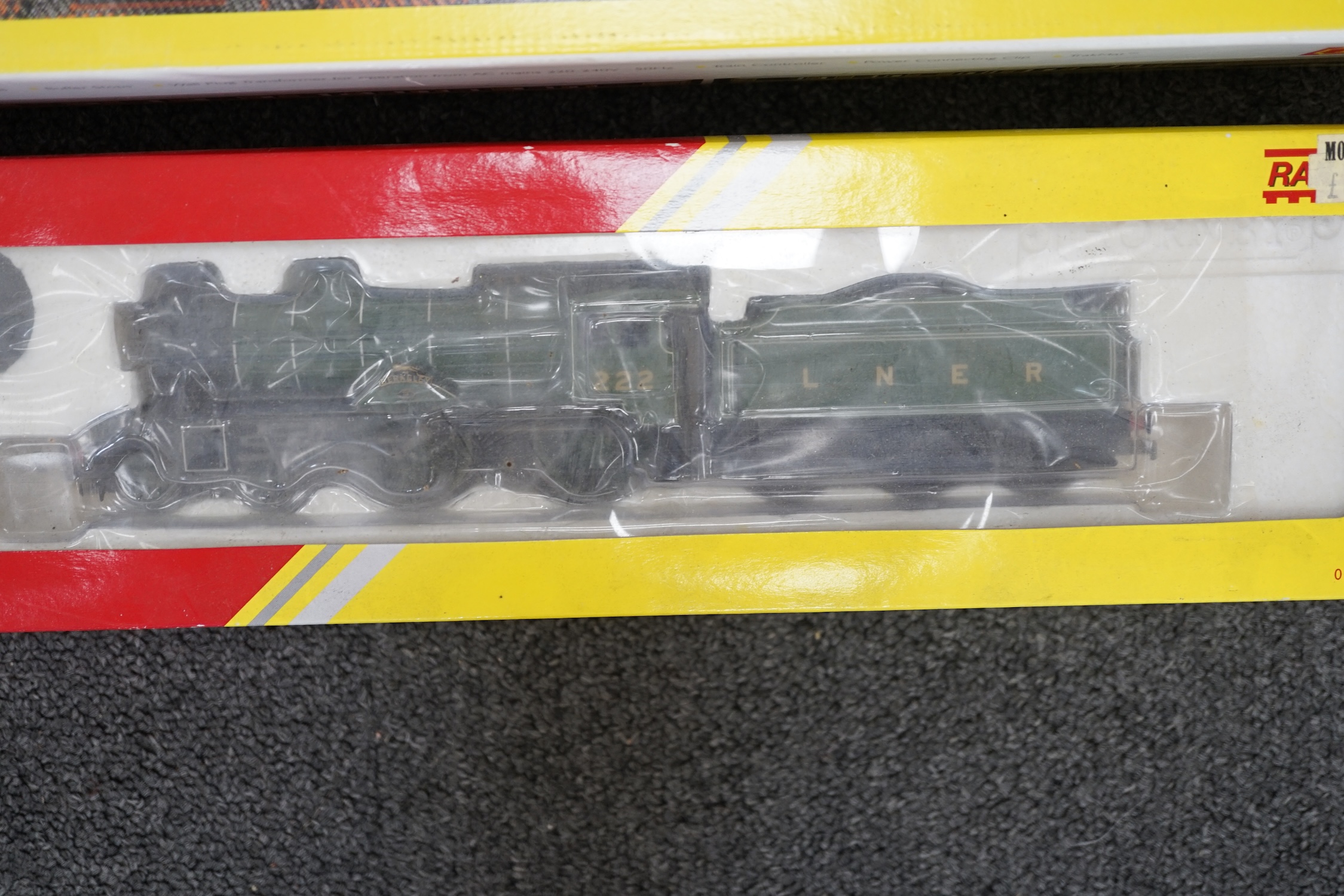 Nine Hornby 00 gauge LNER model railway items, including; a Flying Scotsman train set (R1019) - Image 8 of 8