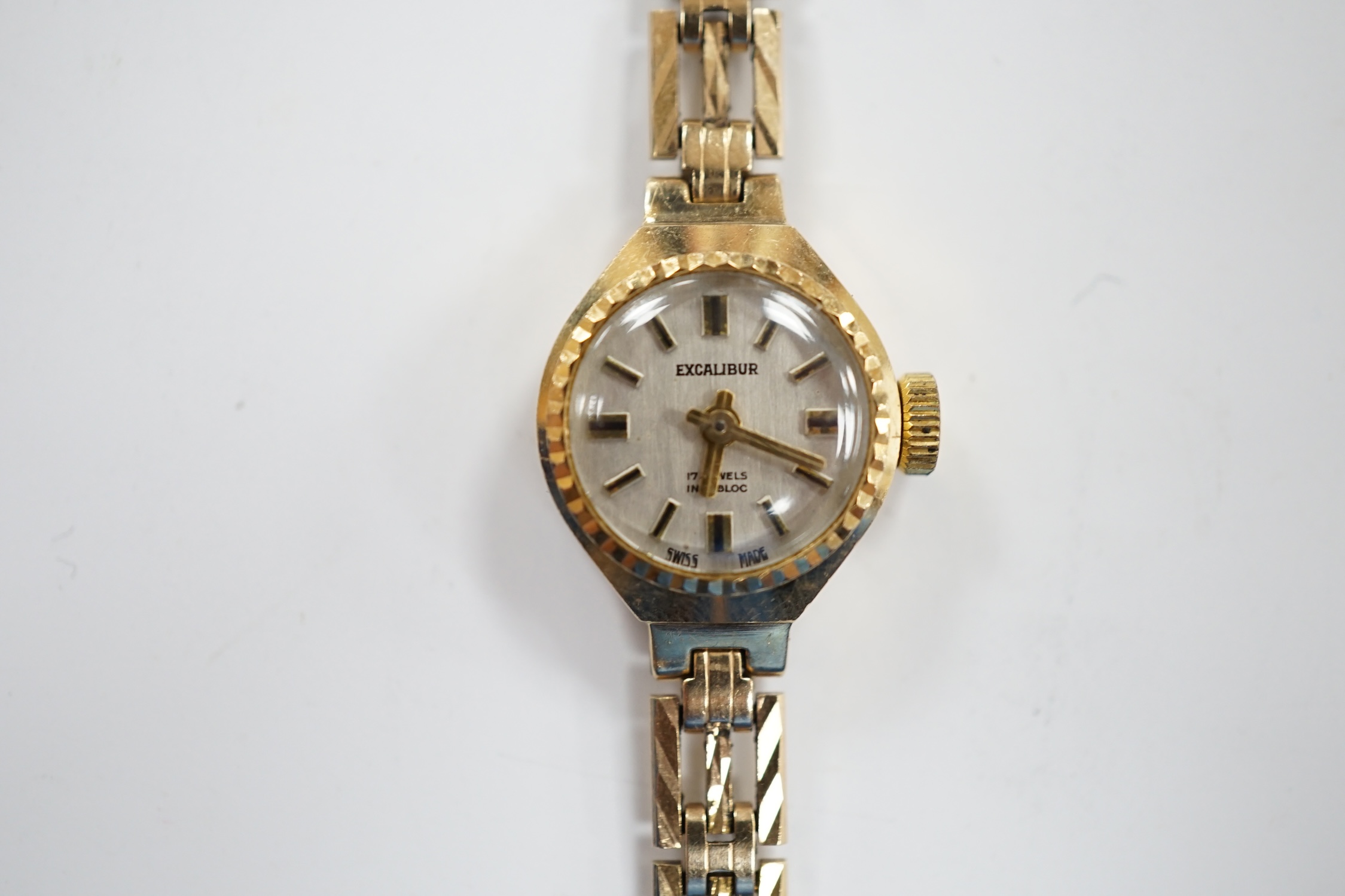 A lady's 9ct gold Excalibur manual wrist watch, on a 9ct gold bracelet, overall 17.5cm, gross weight - Image 2 of 3