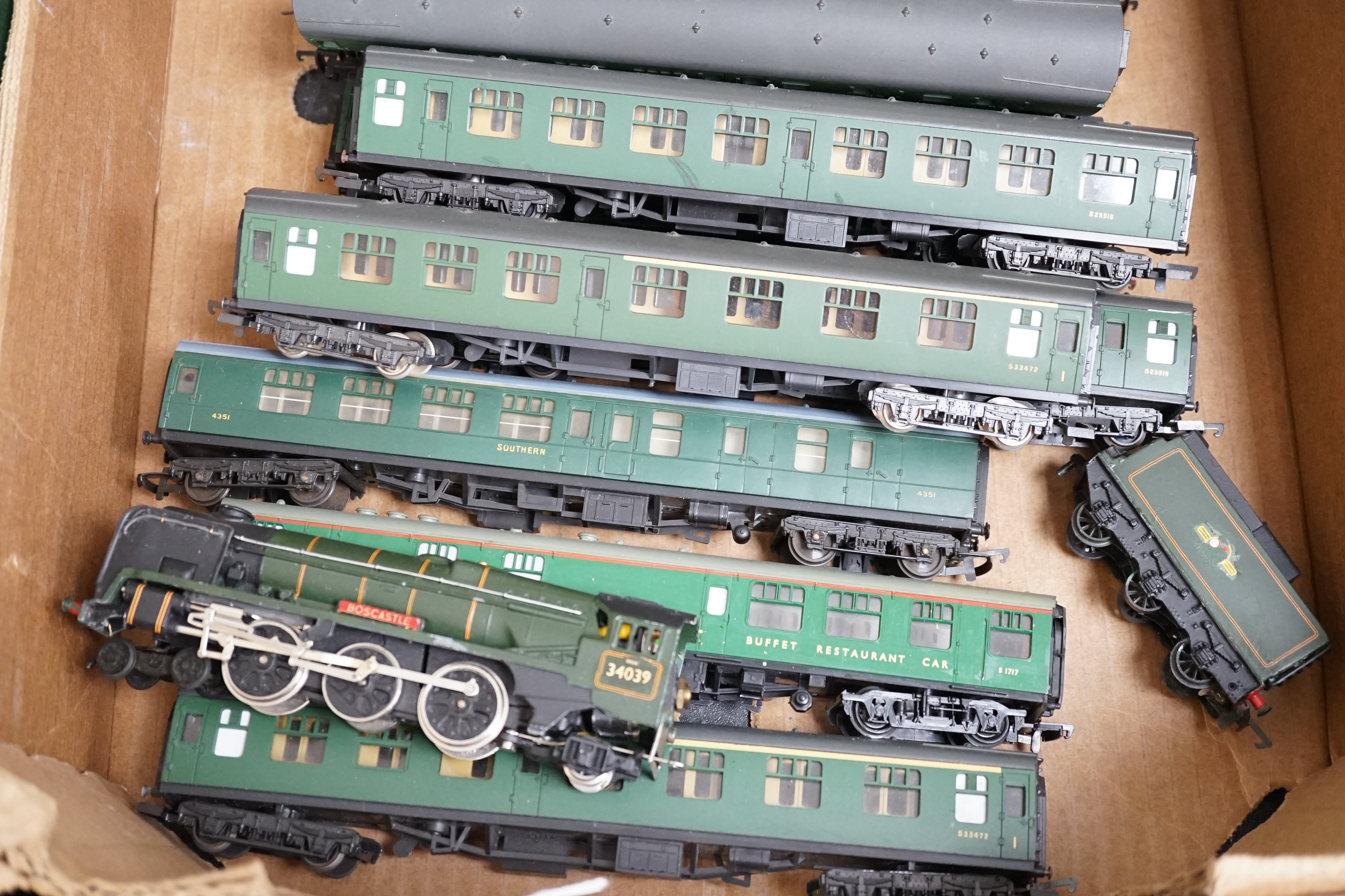 Sixteen 00 gauge model railway items by Hornby, Lima, etc. including a BR West Country Class 4-6- - Image 3 of 11